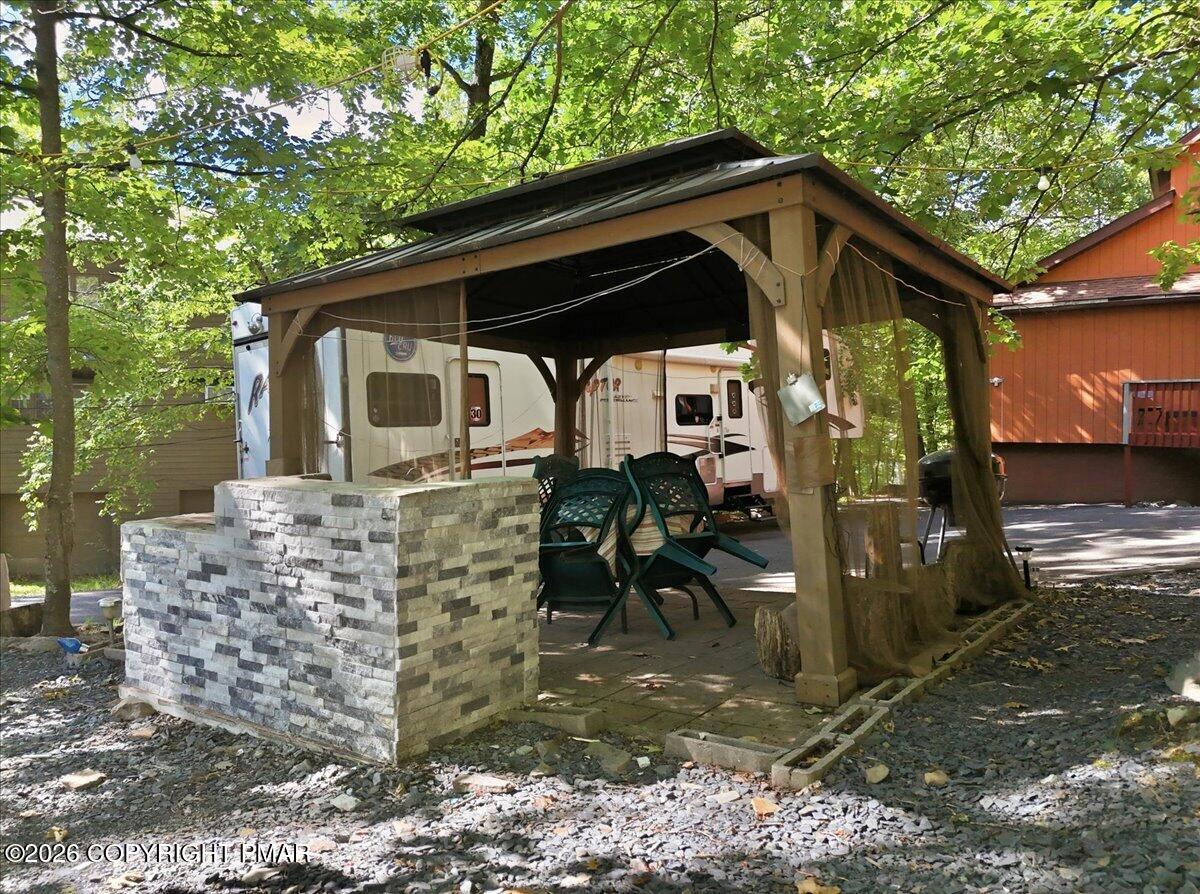184 Cambridge Court Property Photo 24