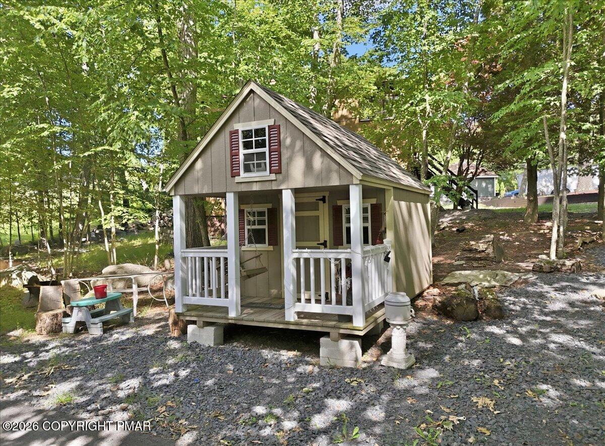 184 Cambridge Court Property Photo 25