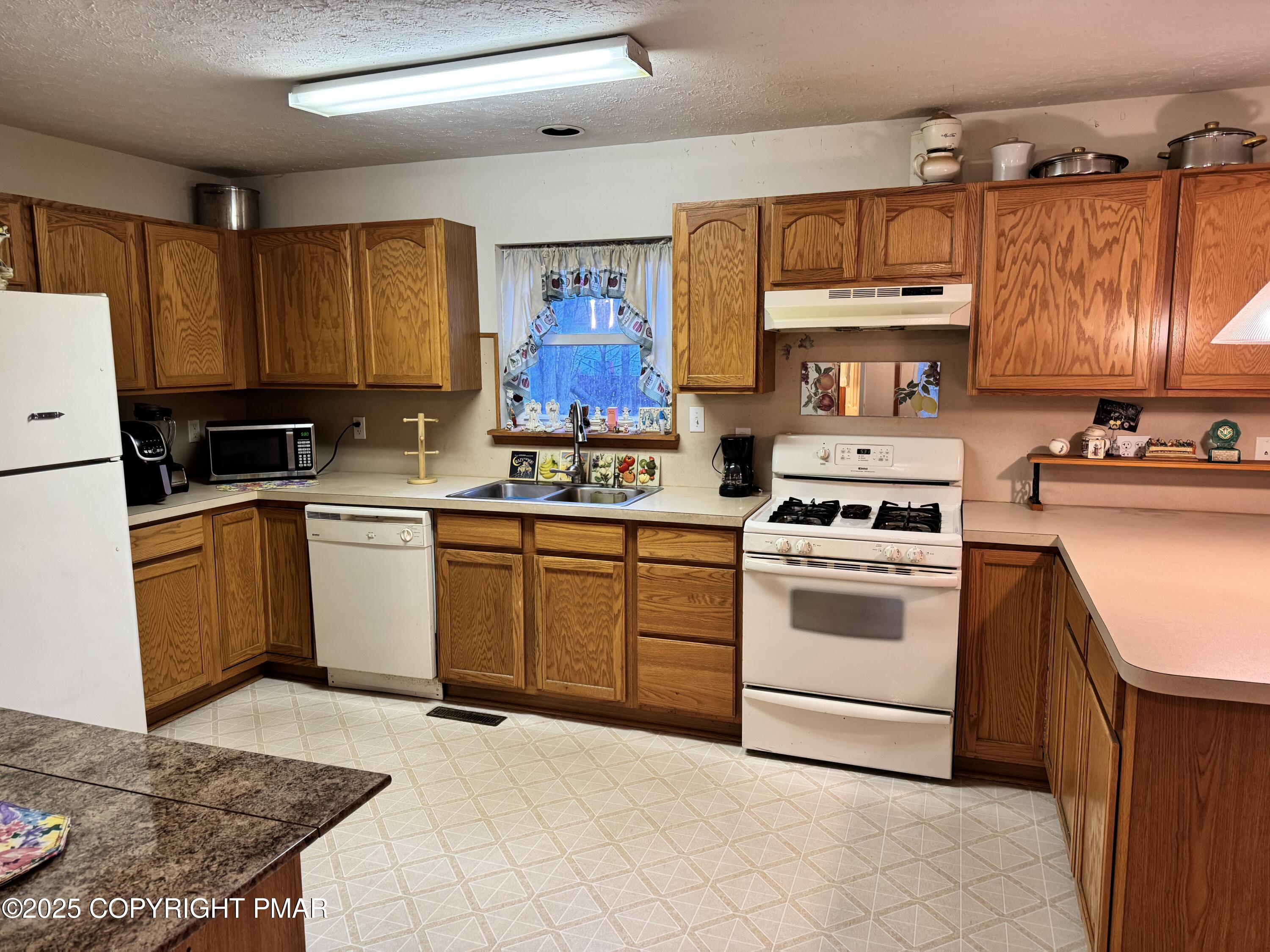 1145 Chickadee Drive Property Photo 5