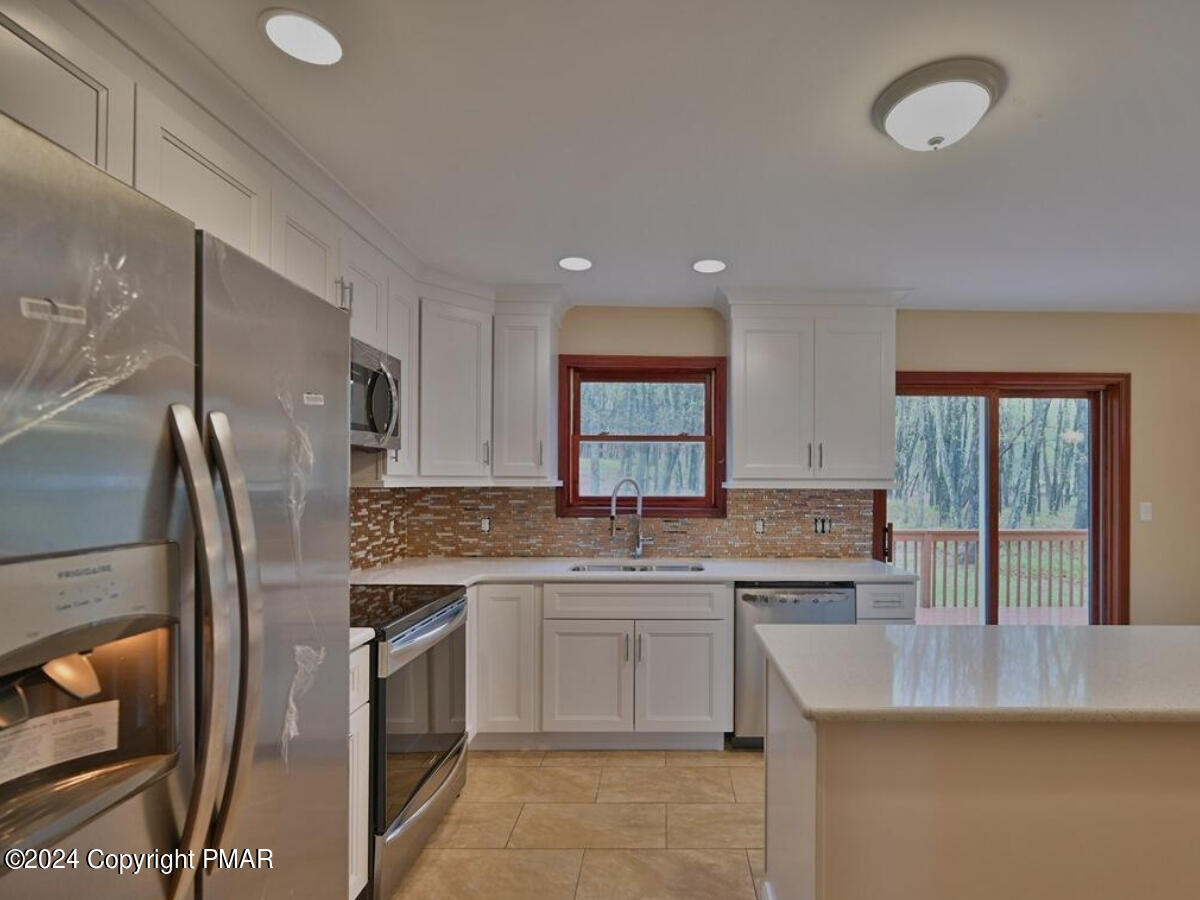 1158 Brian Lane Property Photo 6