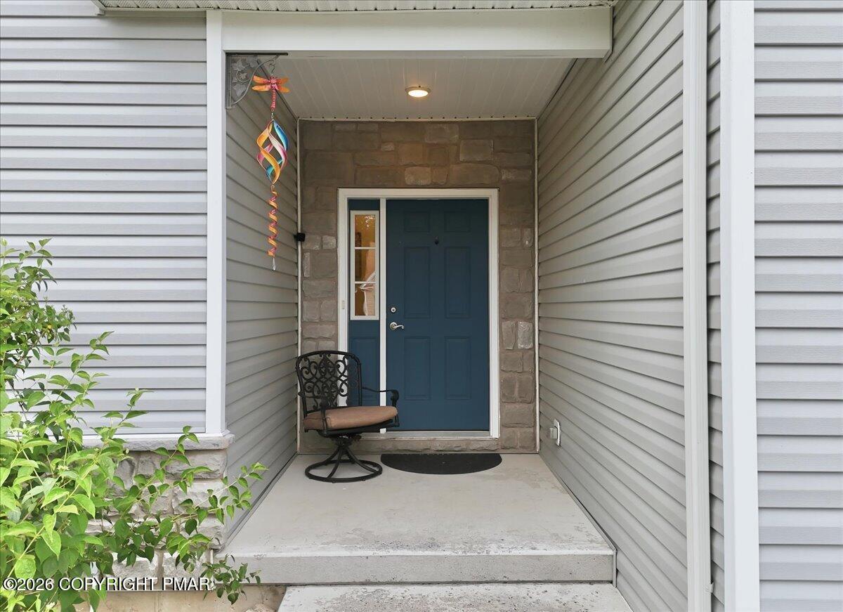 310 Golden Oaks Drive Property Photo 4