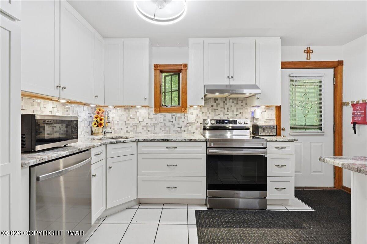677 Clubhouse Drive Property Photo 4