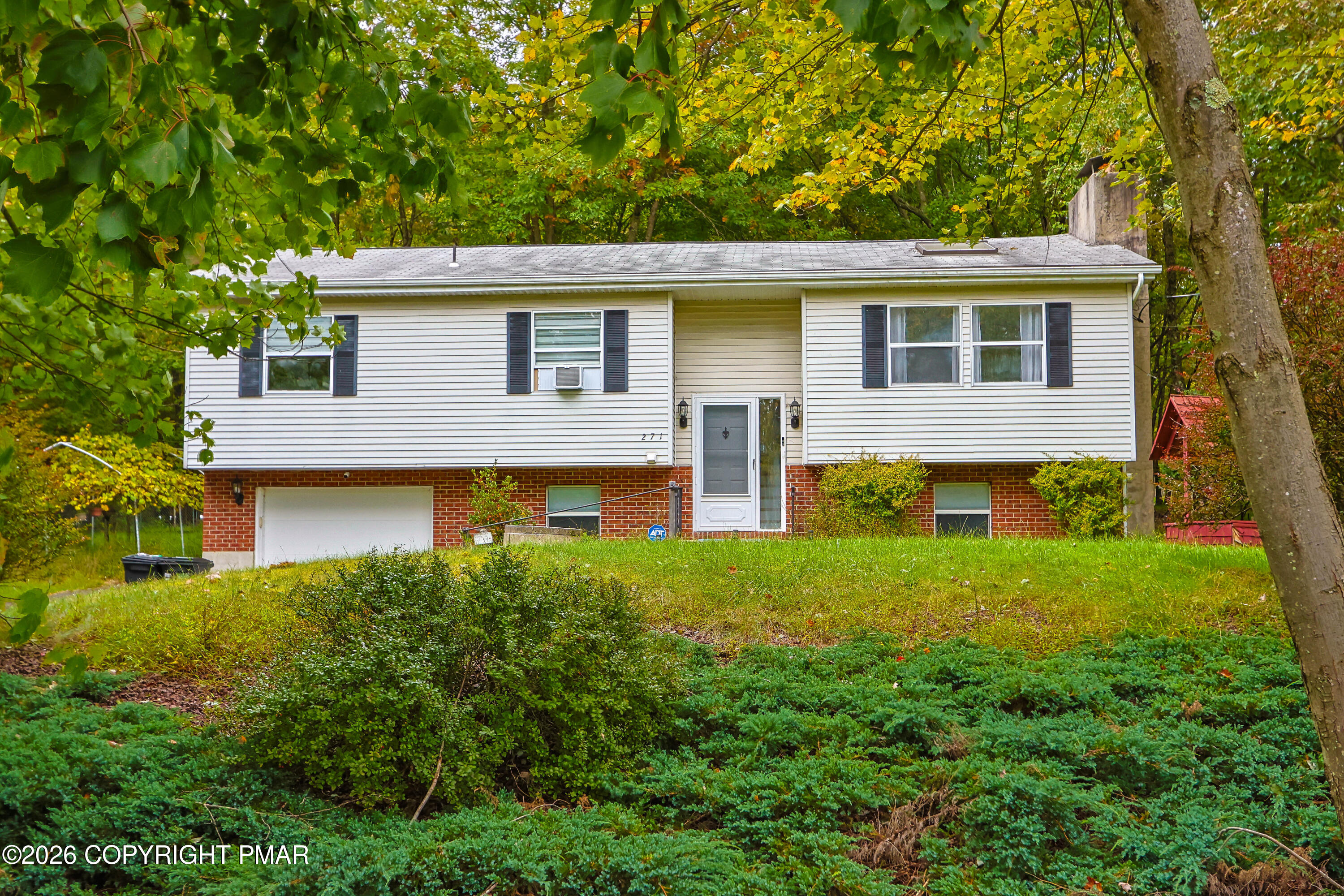 271 N Shore Drive Property Photo 2