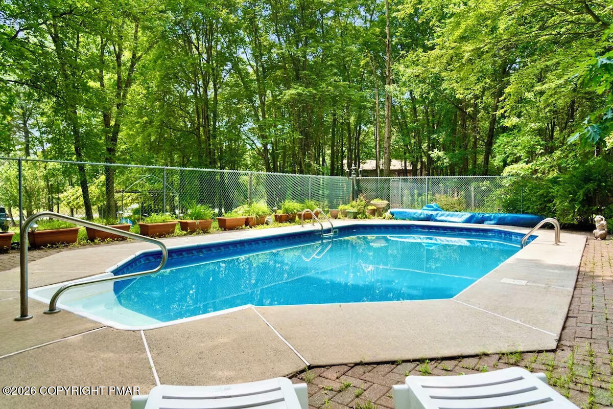 271 N Shore Drive Property Photo 4