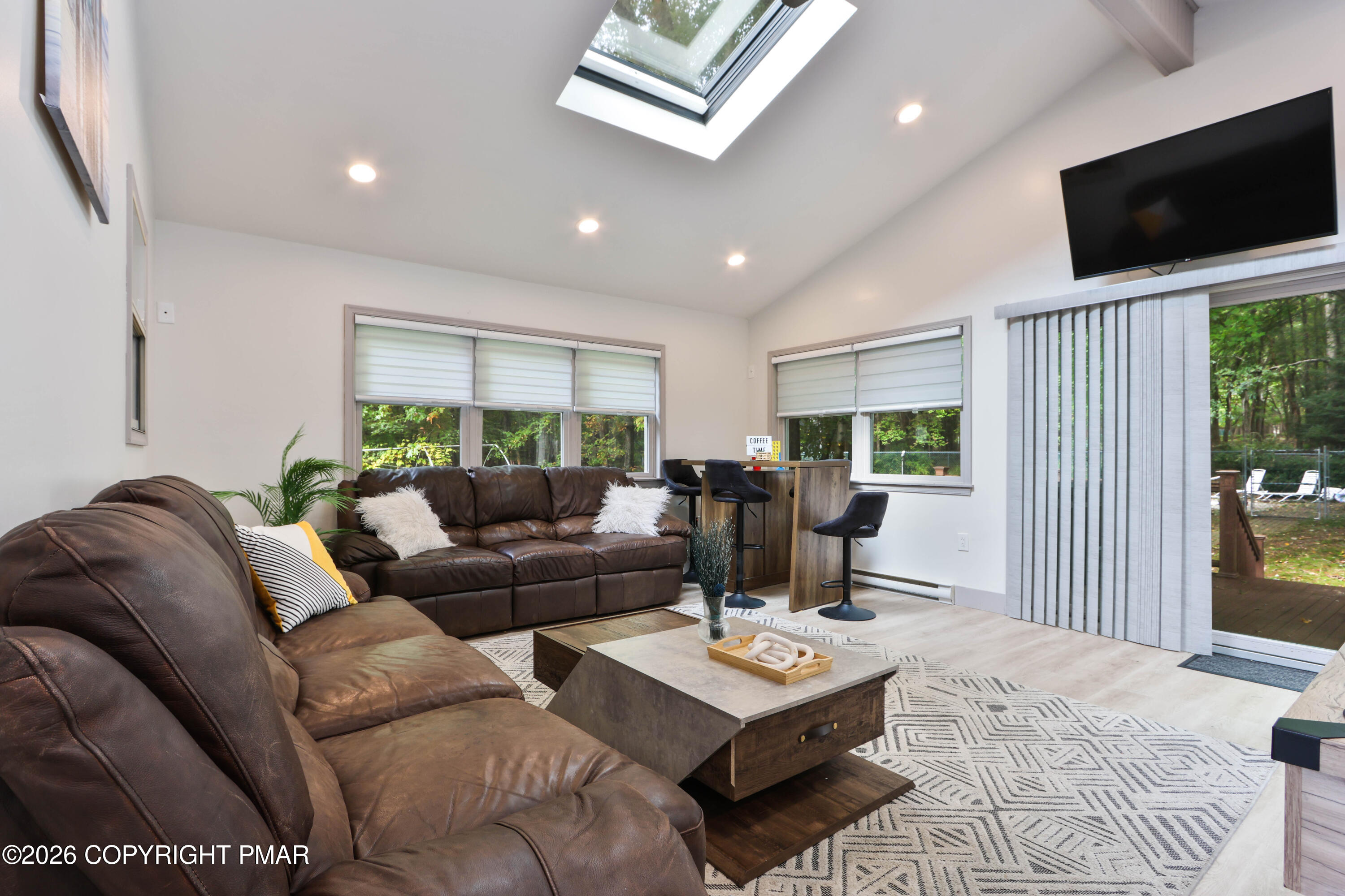 271 N Shore Drive Property Photo 9