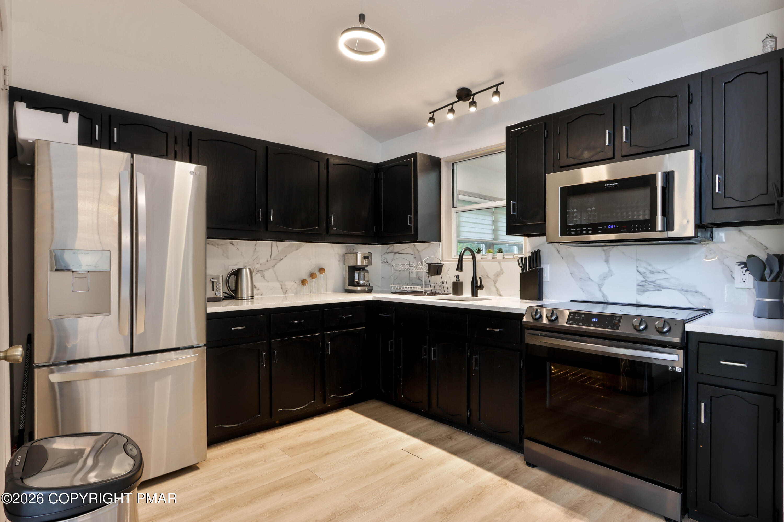 271 N Shore Drive Property Photo 14