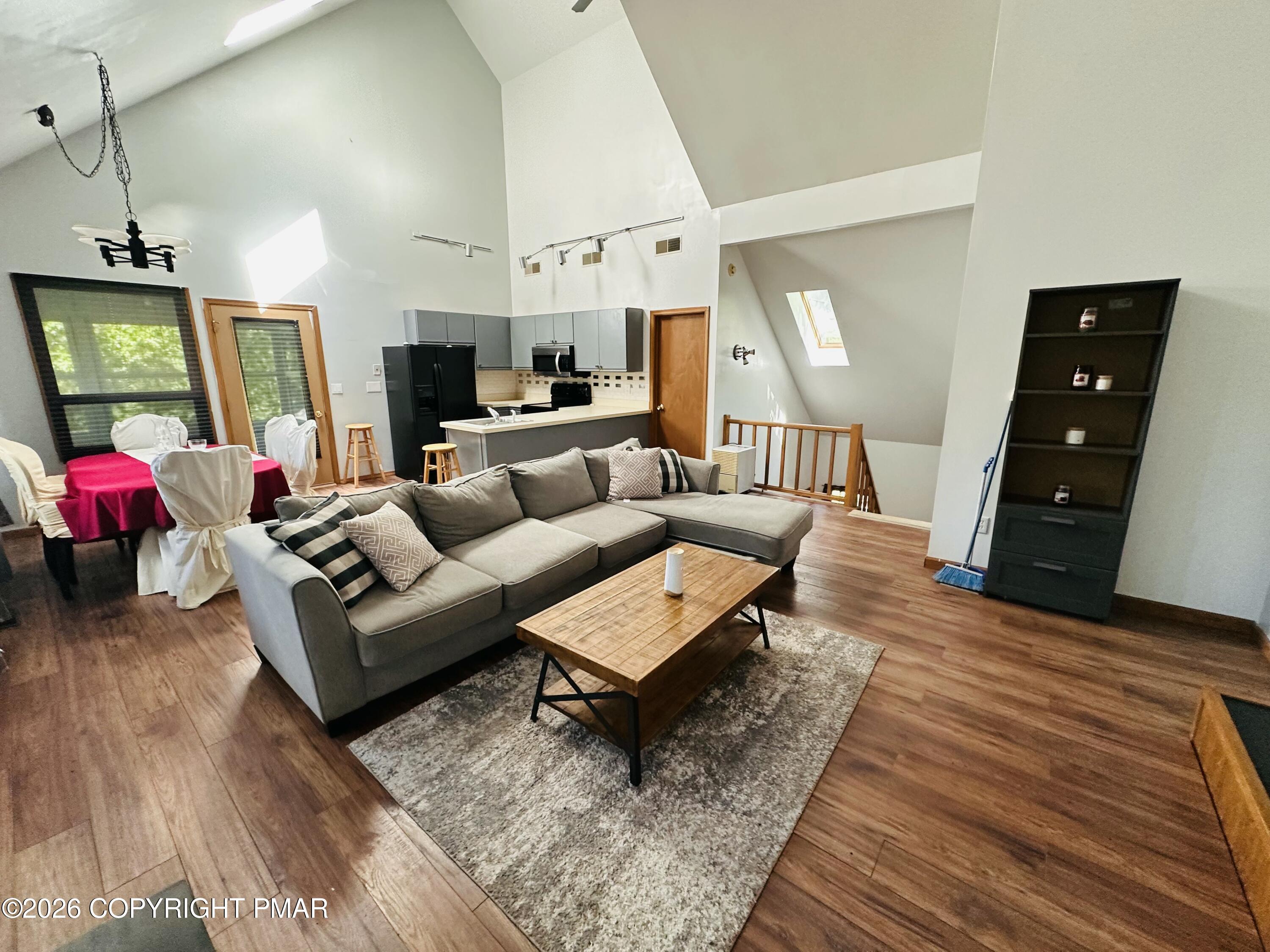 3580 High Crest Road Property Photo 5