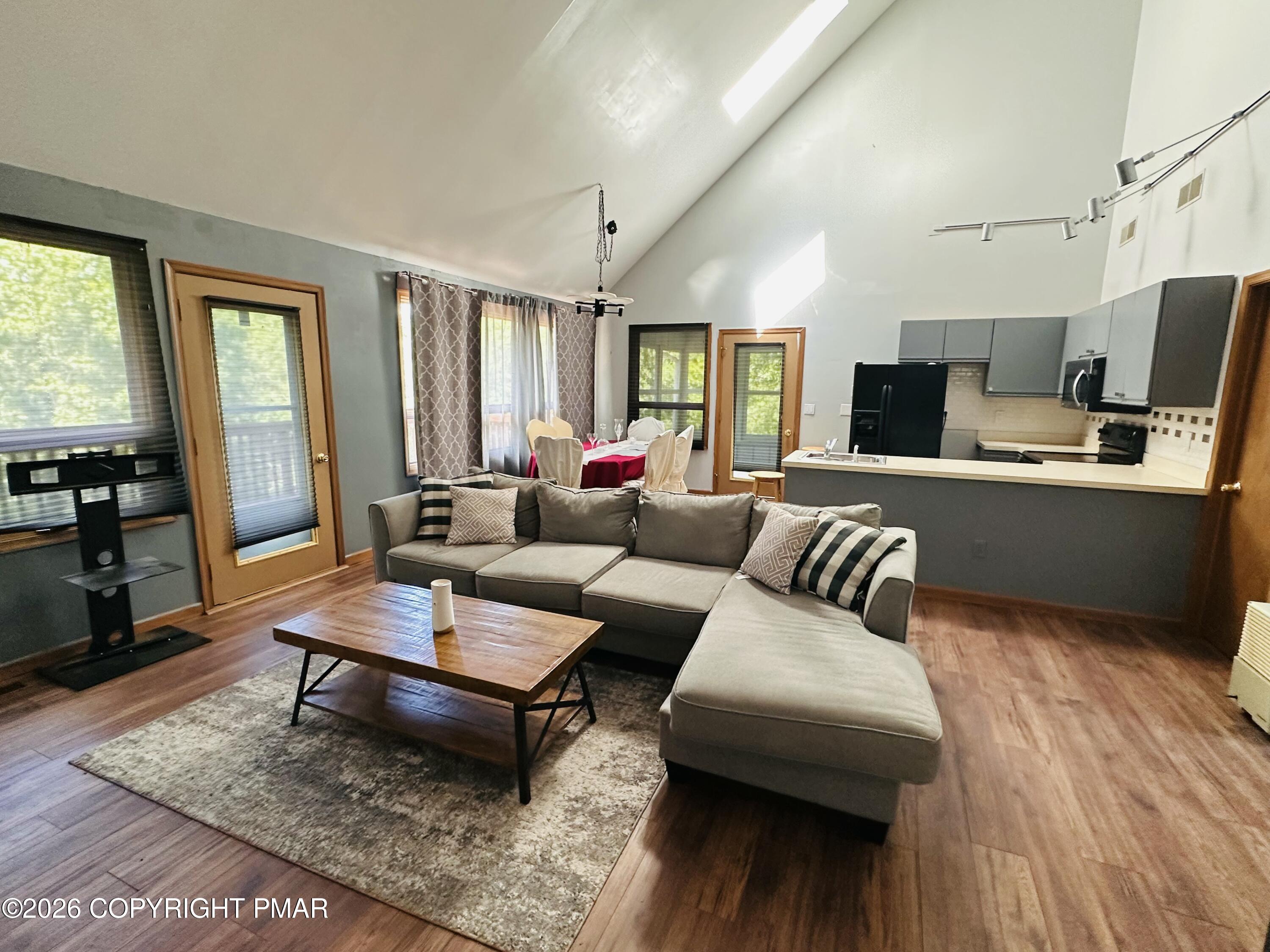 3580 High Crest Road Property Photo 6