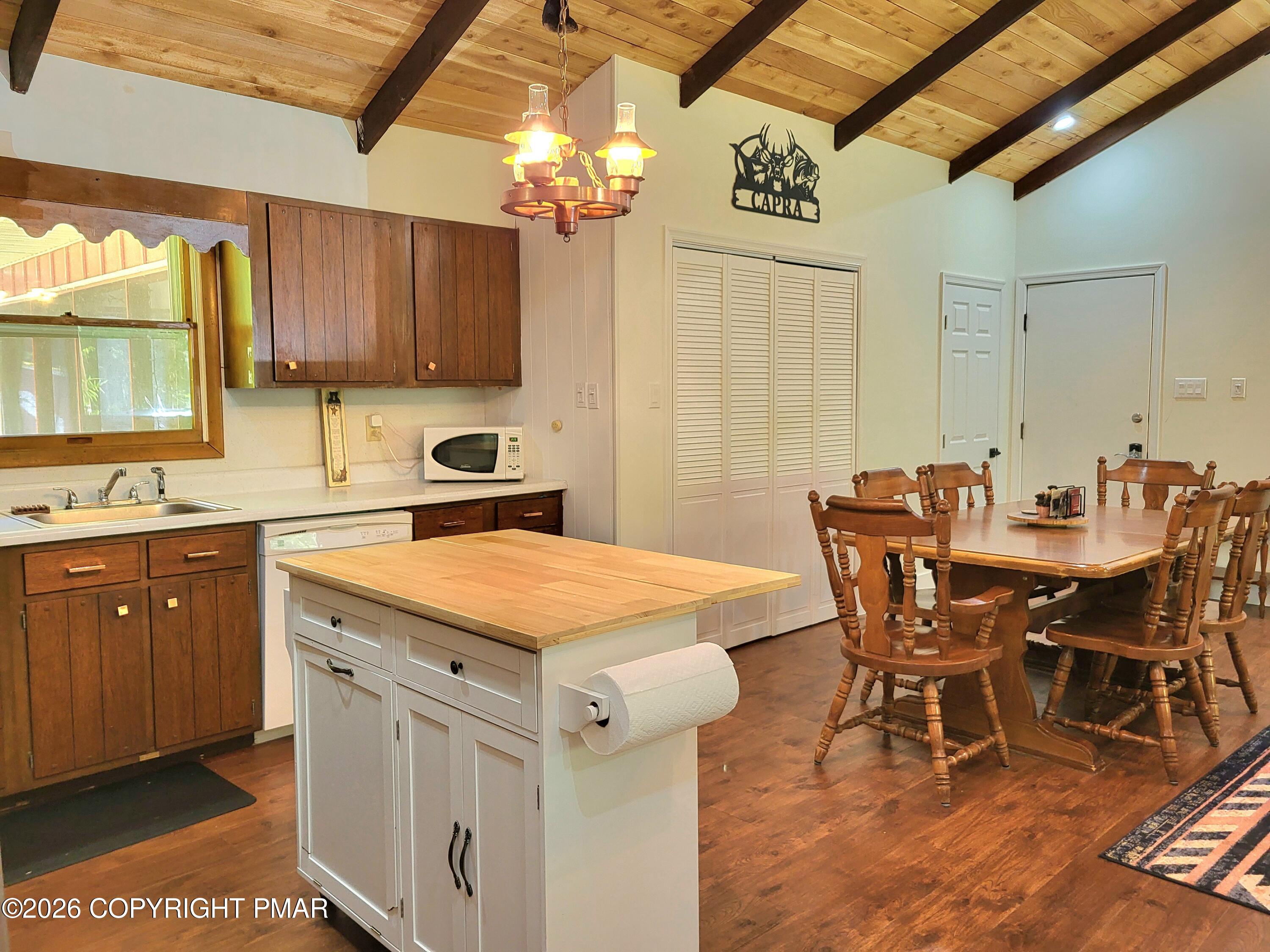 8 Wolf Way Property Photo 3
