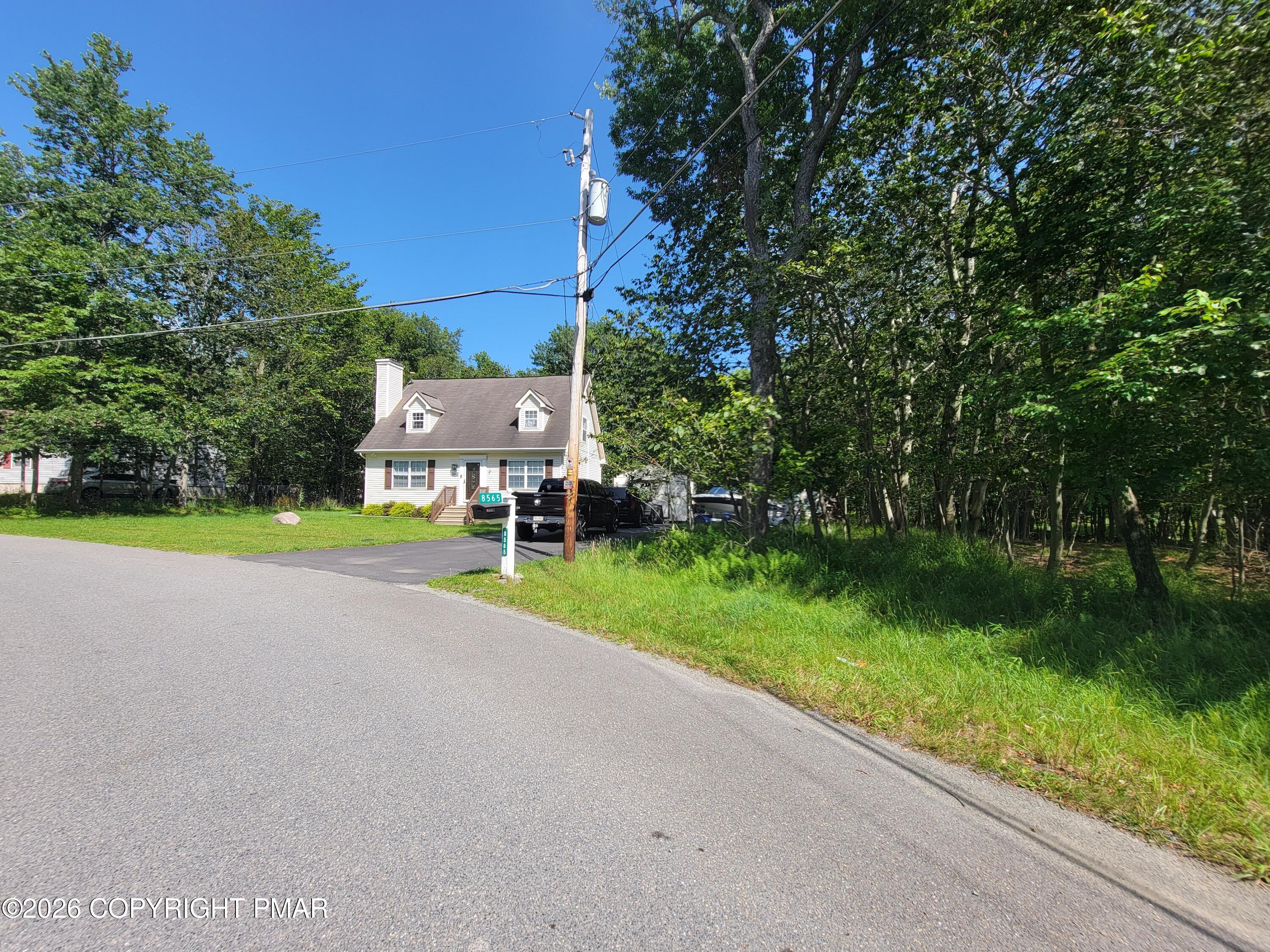 424 Bumble Bee Way Property Photo 2