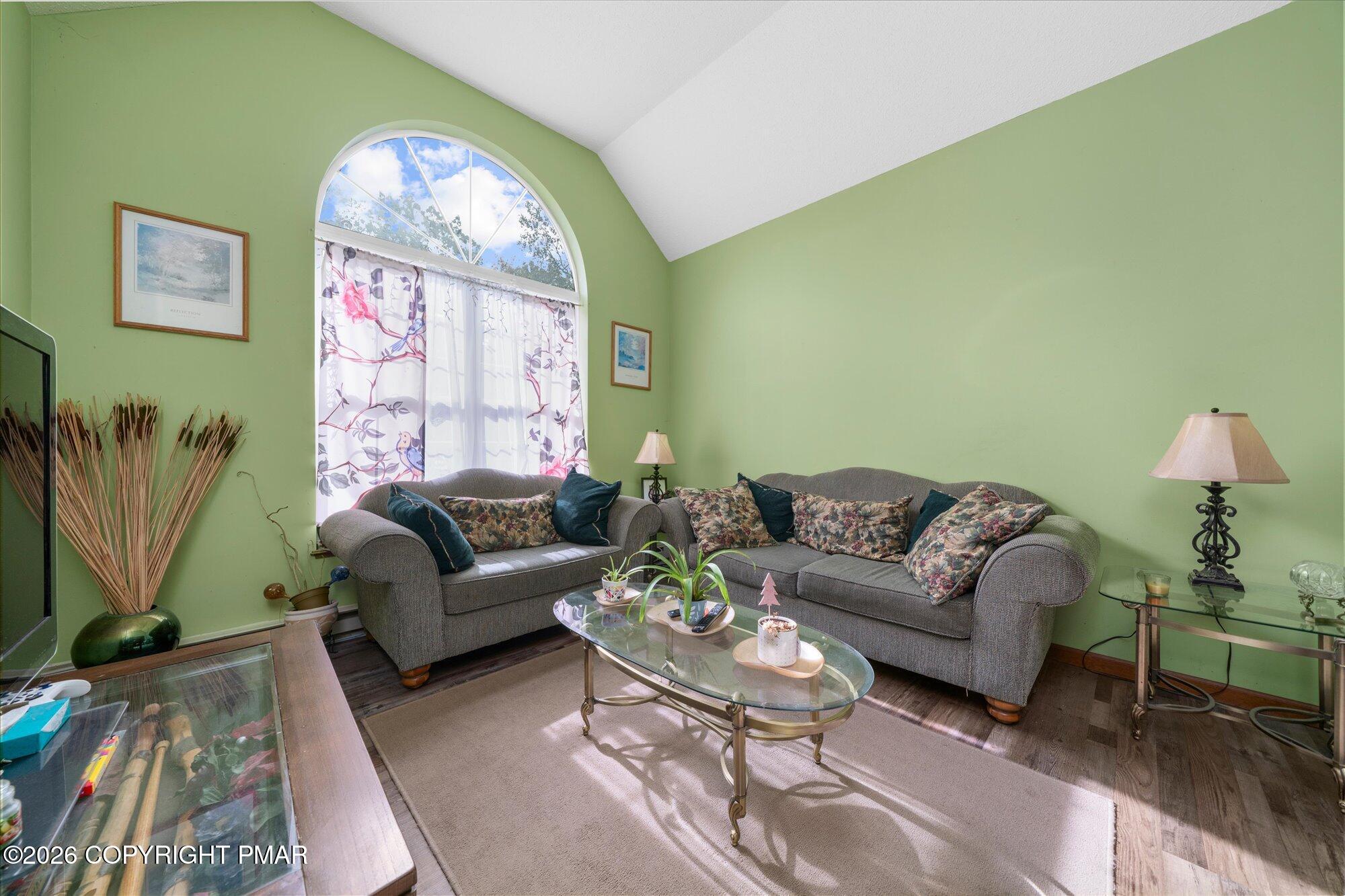 2122 Onondaga Way Property Photo 4