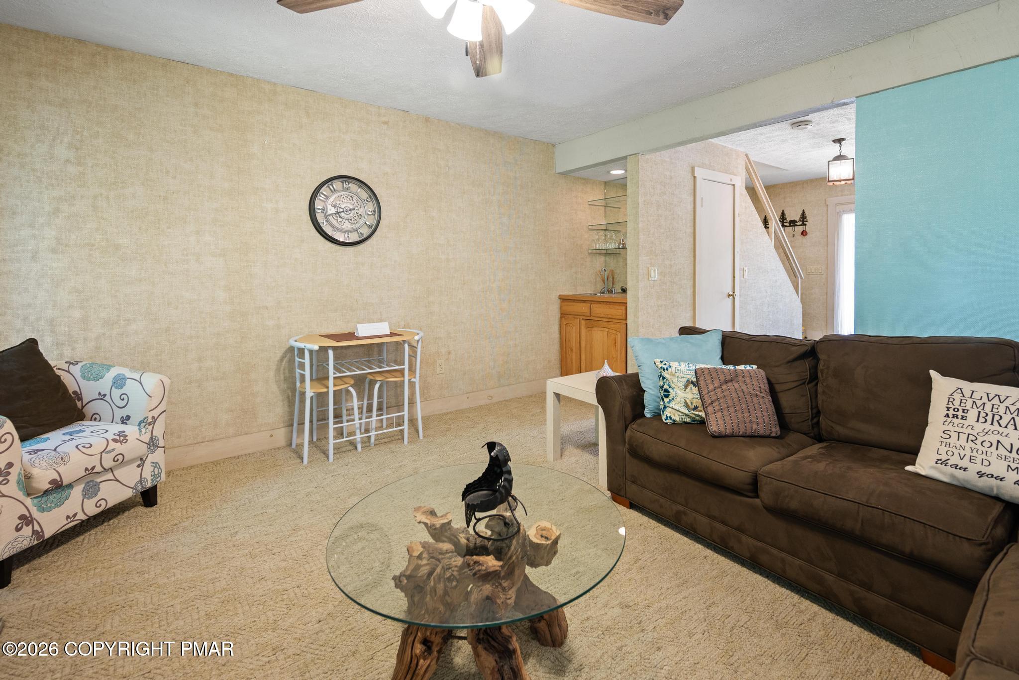 525 Rondaxe Lane Property Photo 8