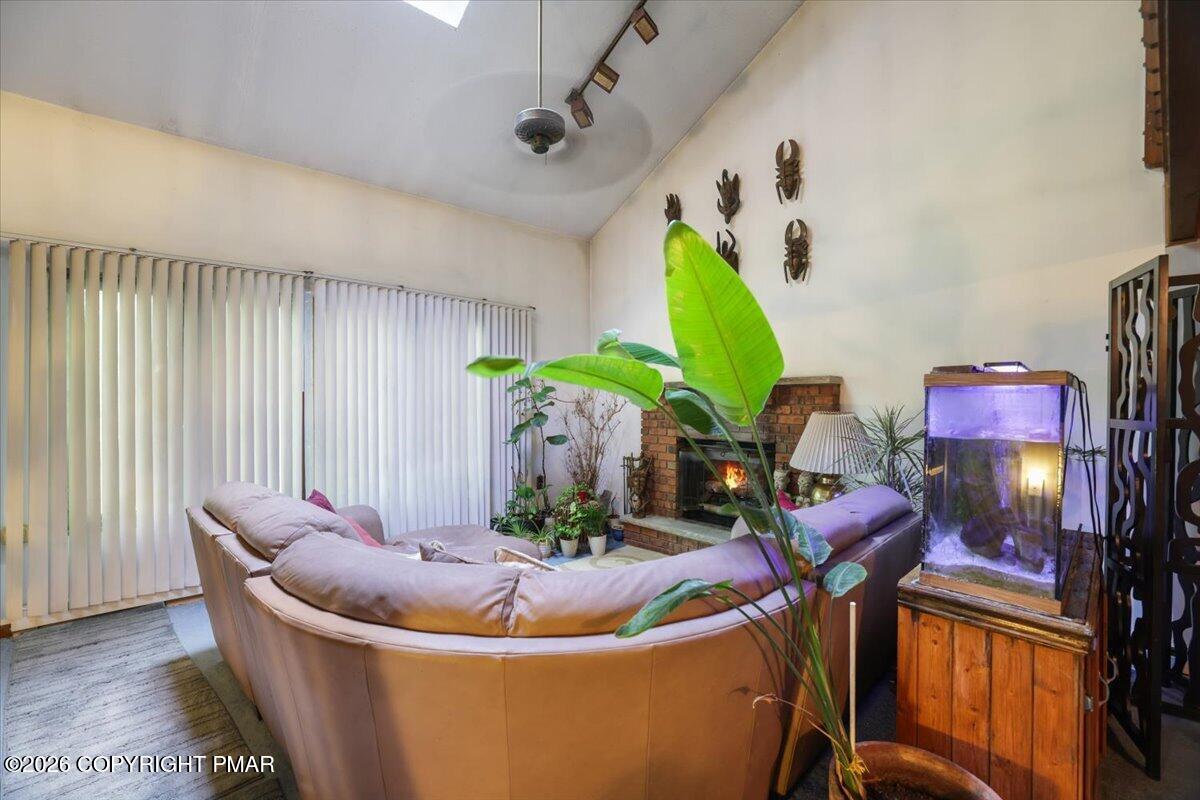 158 Saunders Drive Property Photo 6