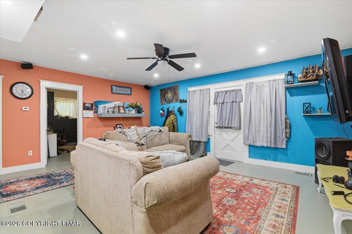 122 Cross Road Property Photo 4