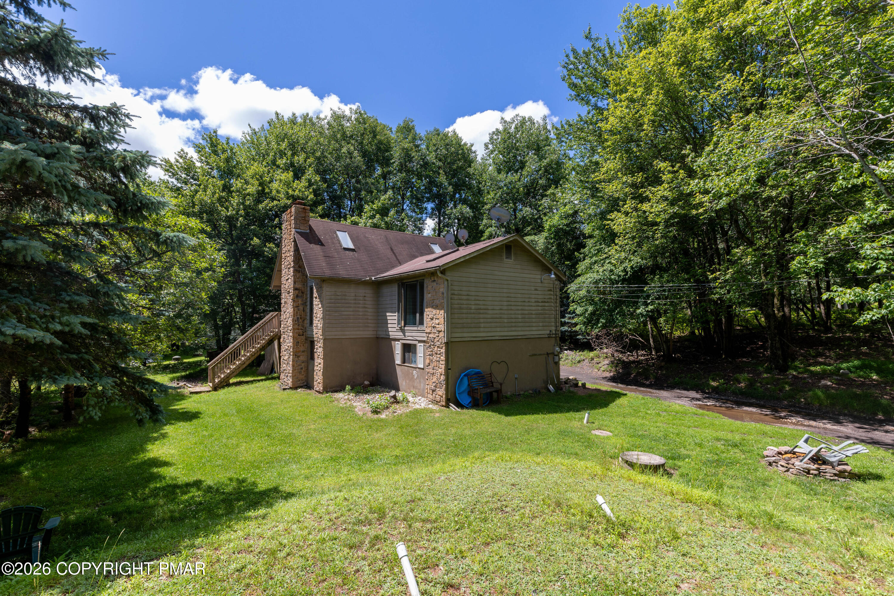 230 Ash Drive Property Photo 4