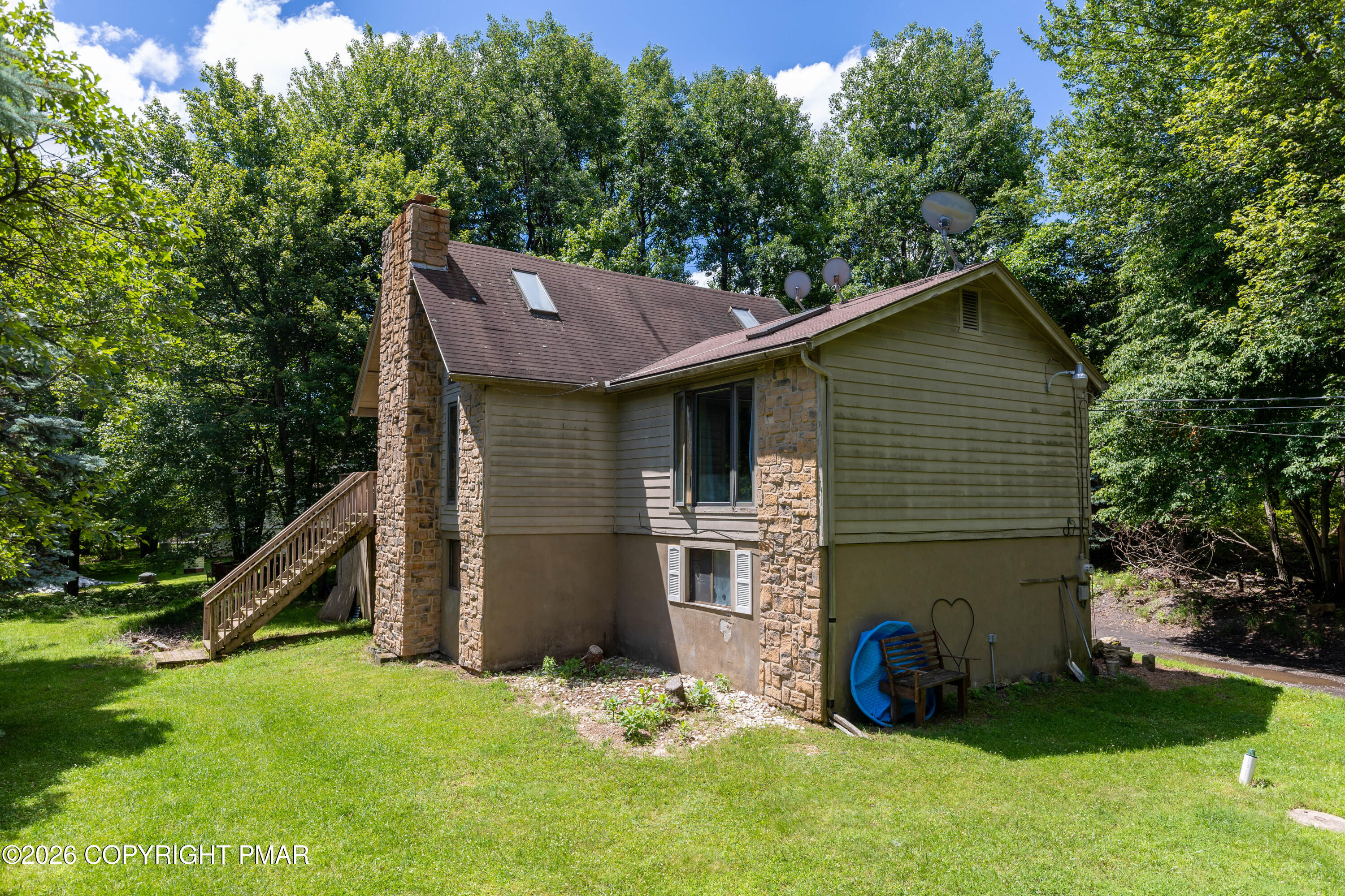 230 Ash Drive Property Photo 5