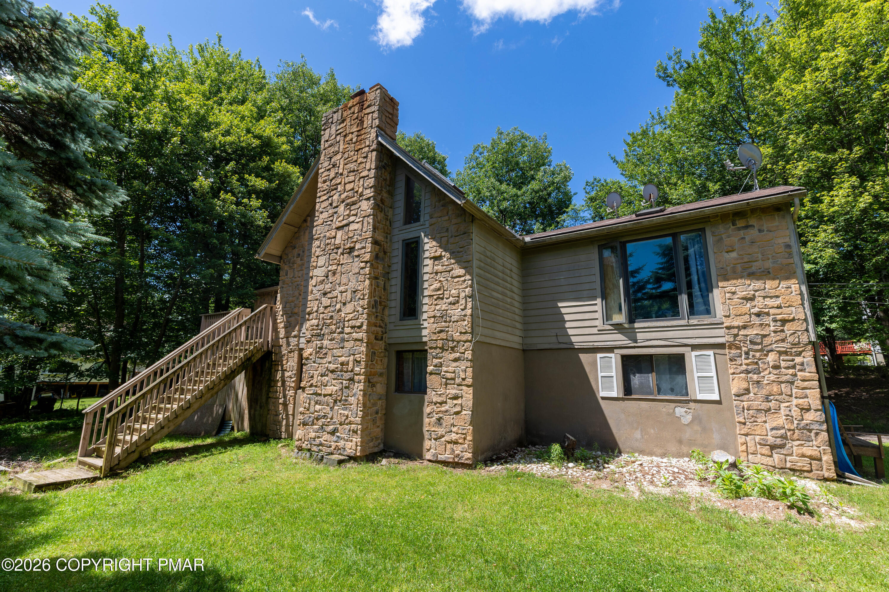 230 Ash Drive Property Photo 6