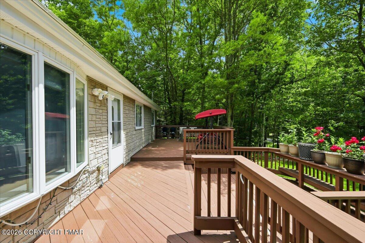 17 Basswood Court Property Photo 7
