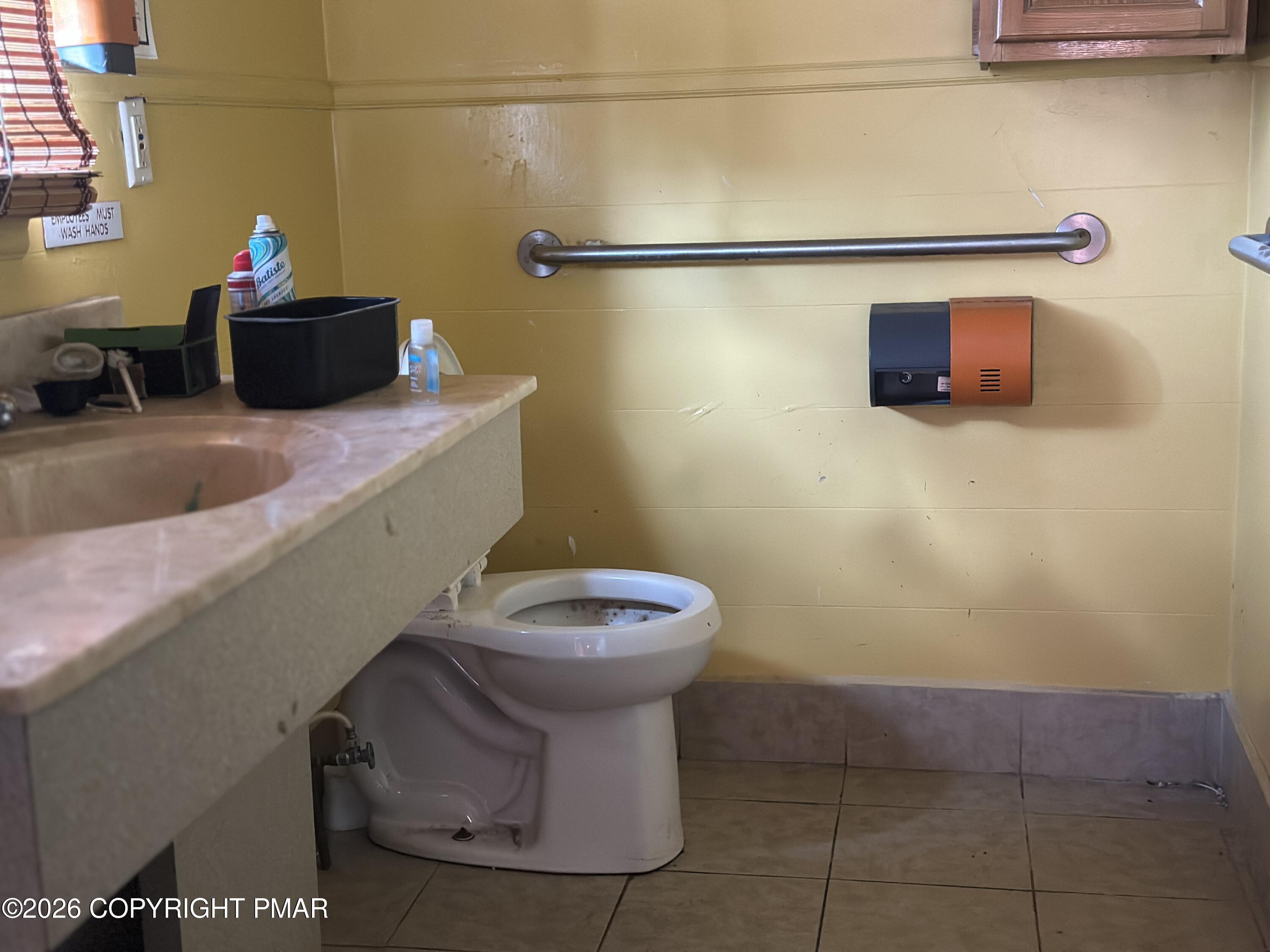 1 E Market Street Property Photo 24
