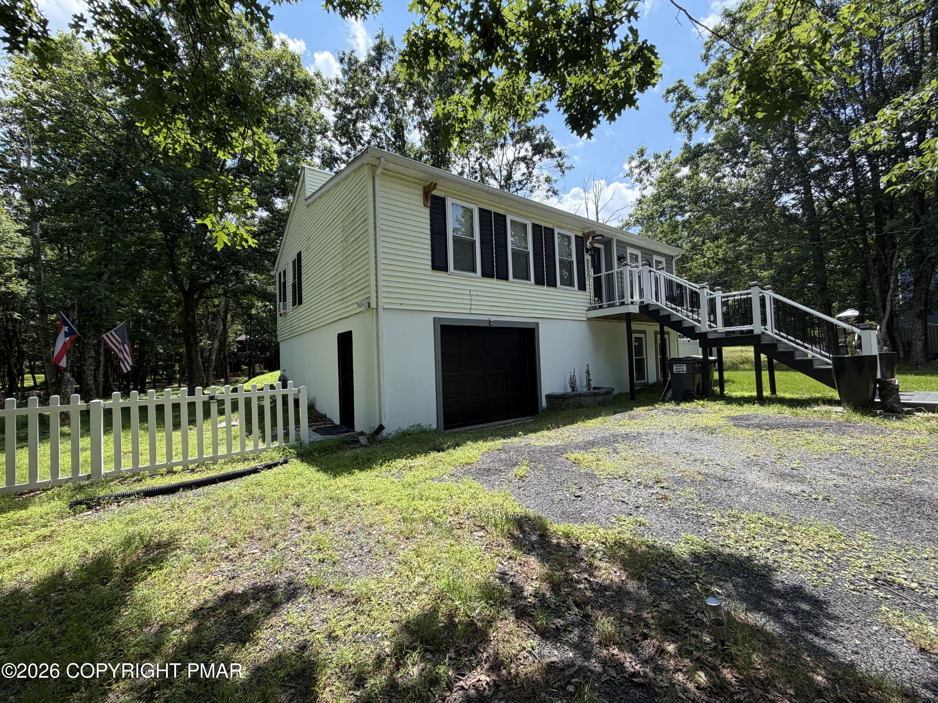 4469 Pine Ridge Drive W Property Photo 3