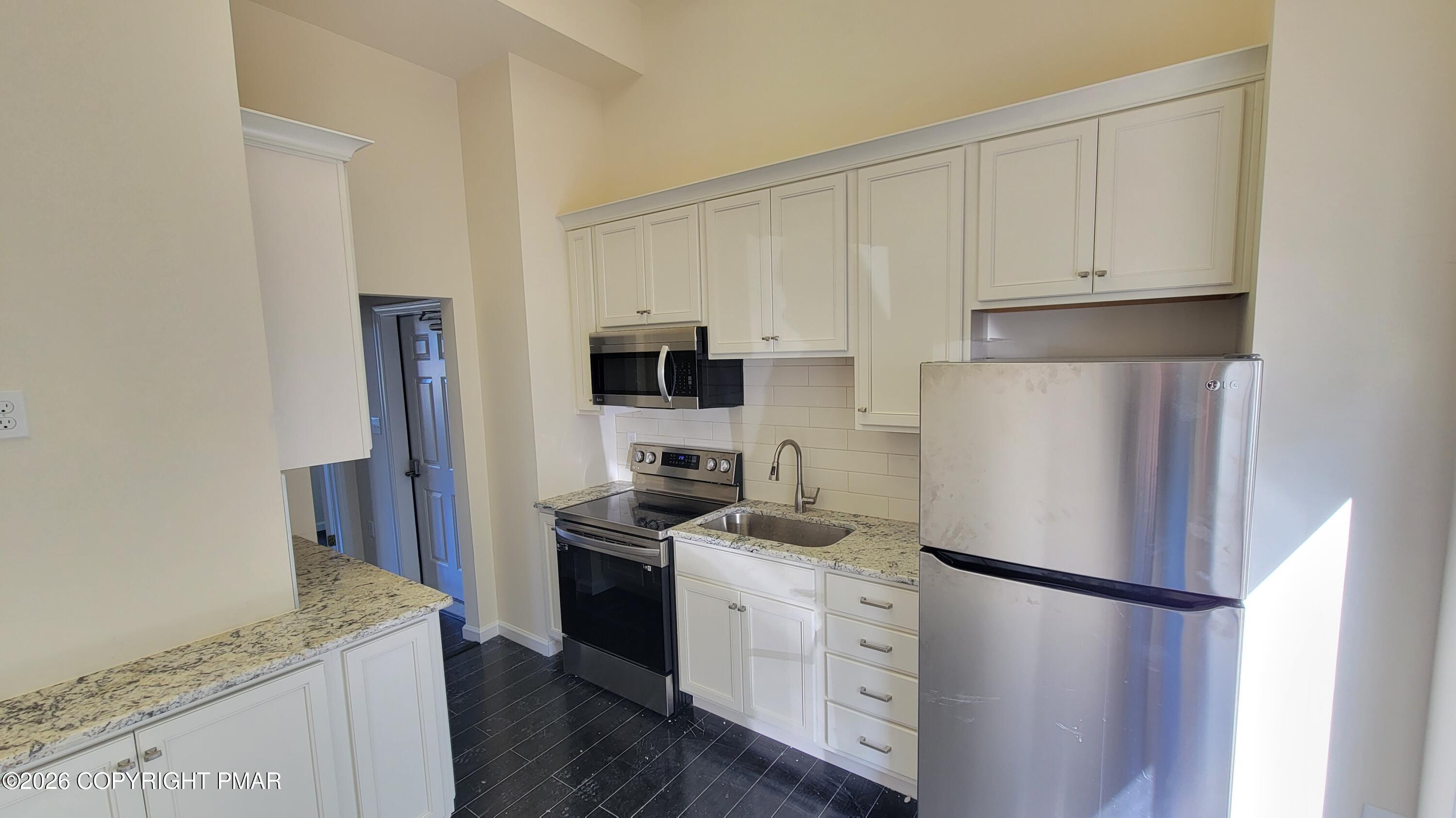 115 Imperial Drive 101 Property Photo 8
