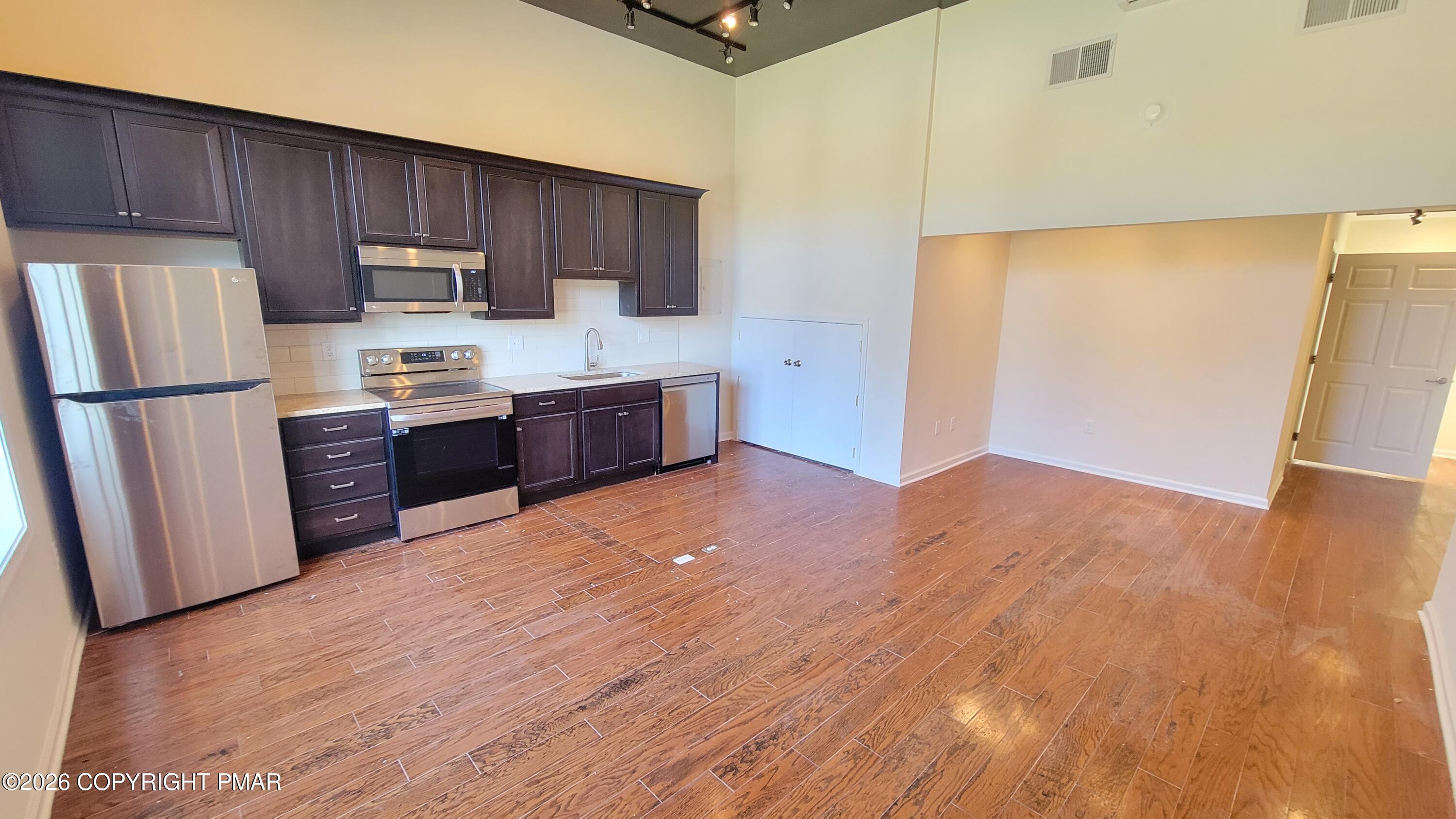 115 Imperial Drive 101 Property Photo 14