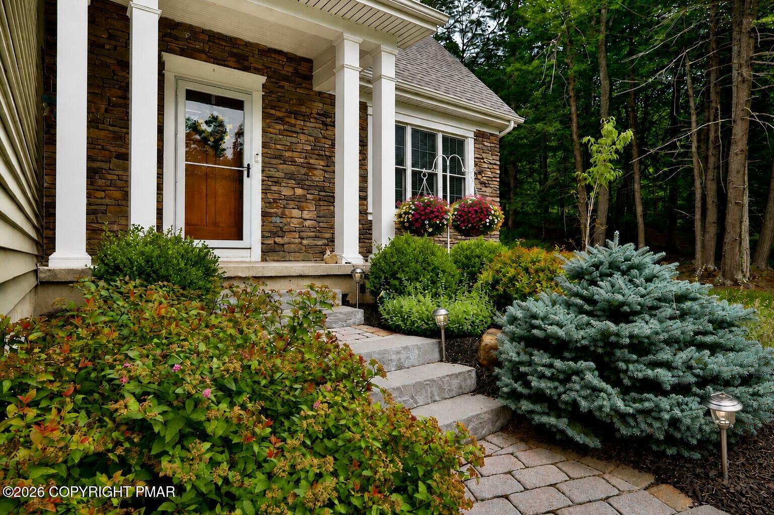 126 Lexington Lane Property Photo 2