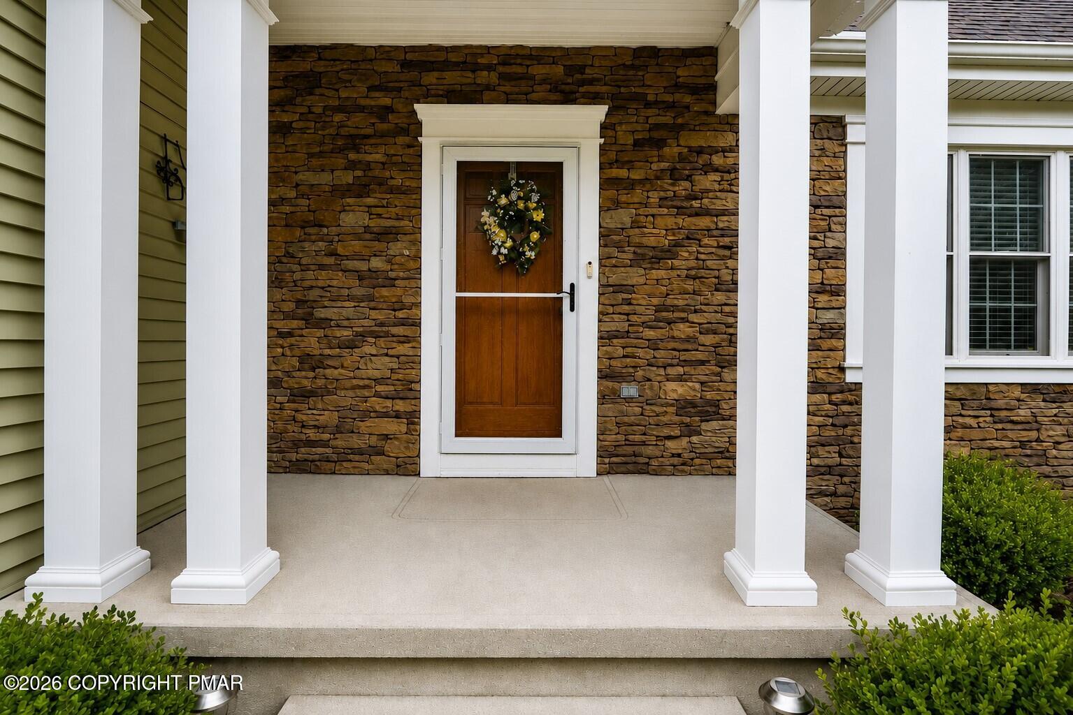 126 Lexington Lane Property Photo 3