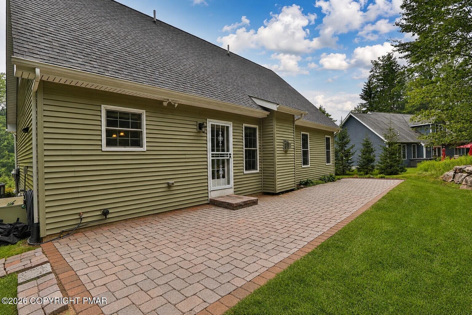 126 Lexington Lane Property Photo 12