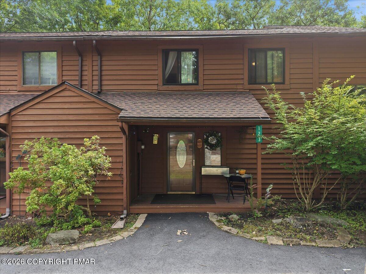 123 Meadow View Court Property Photo 1