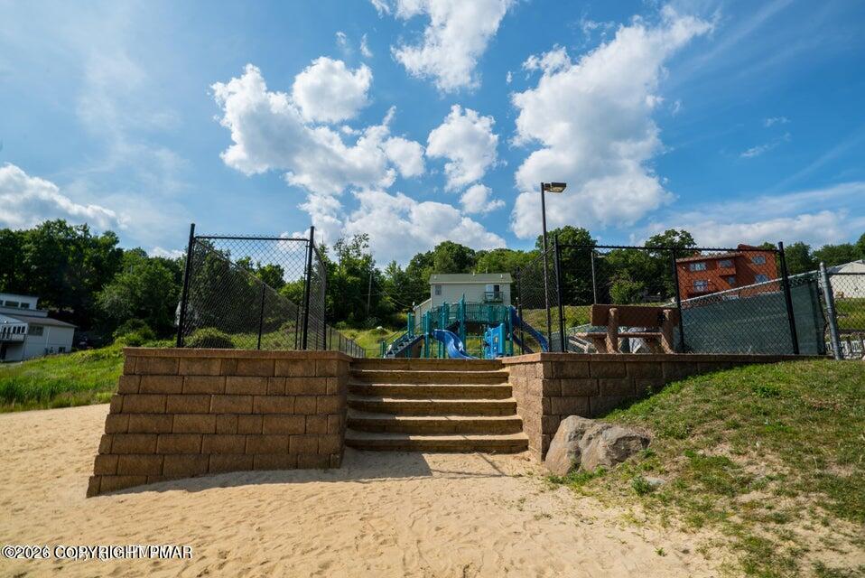 1868 Brentwood Drive Property Photo 13
