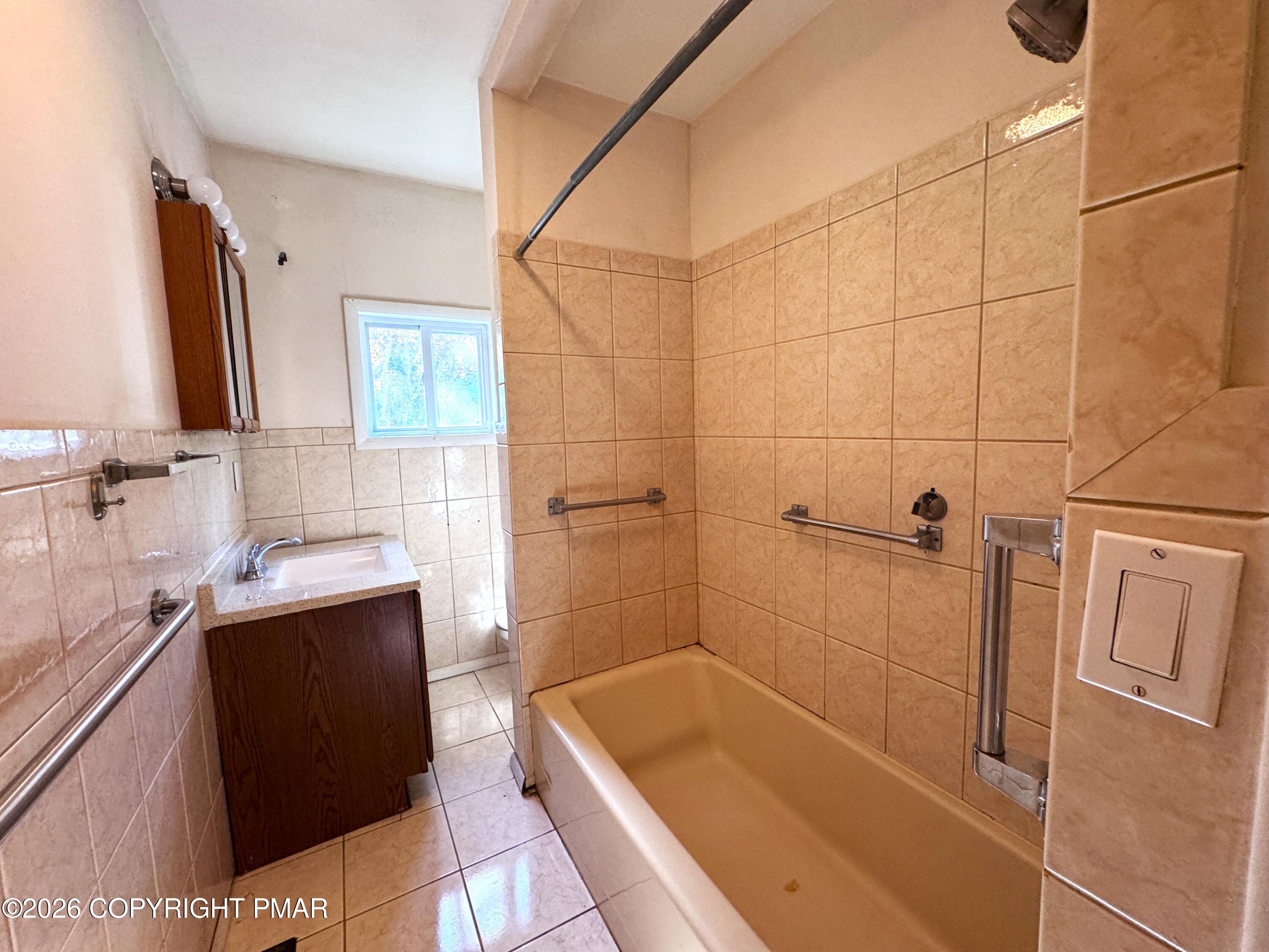 1236 Lace Drive Property Photo 8