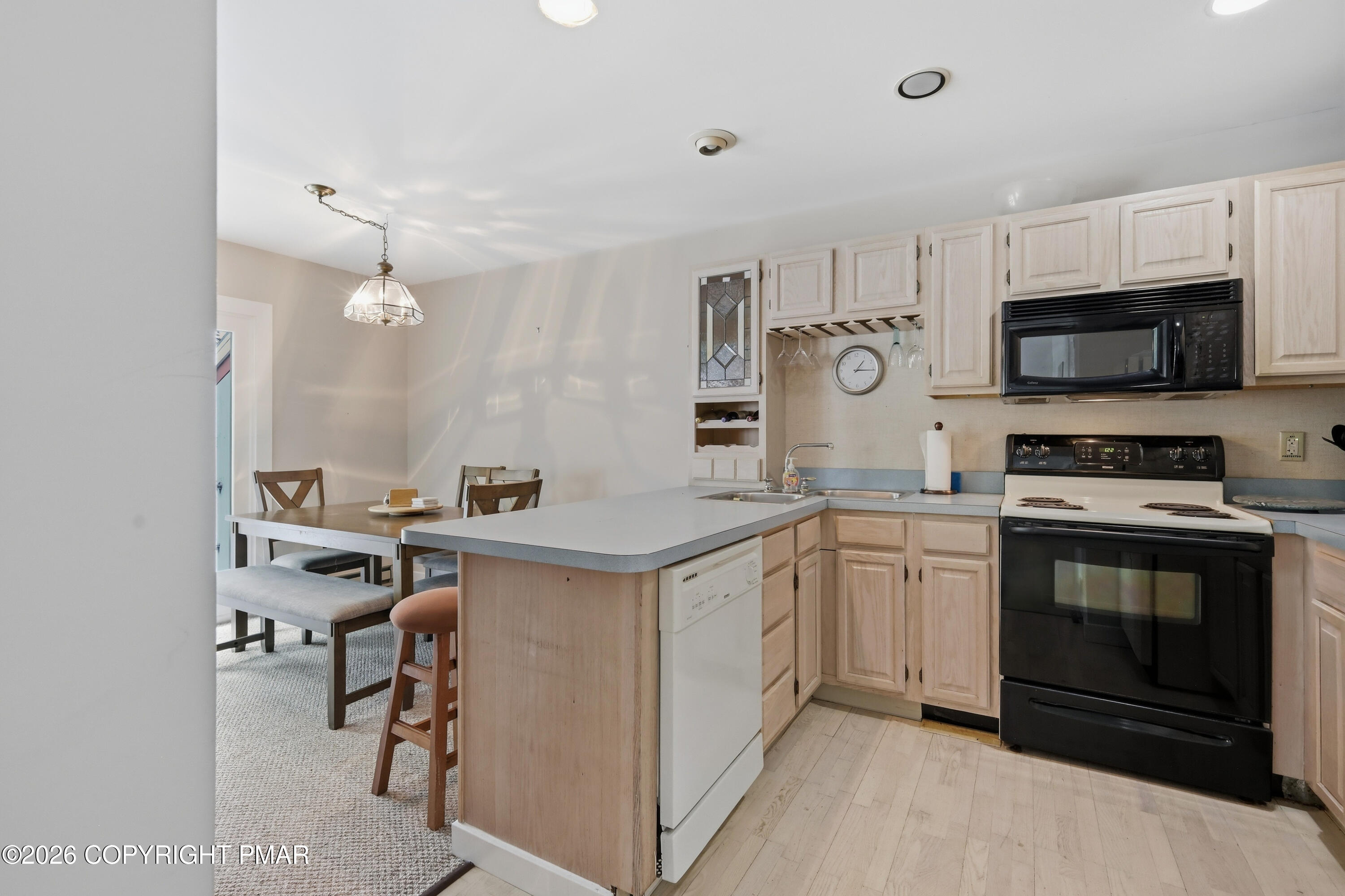 76 Laurelwoods Drive Property Photo 9