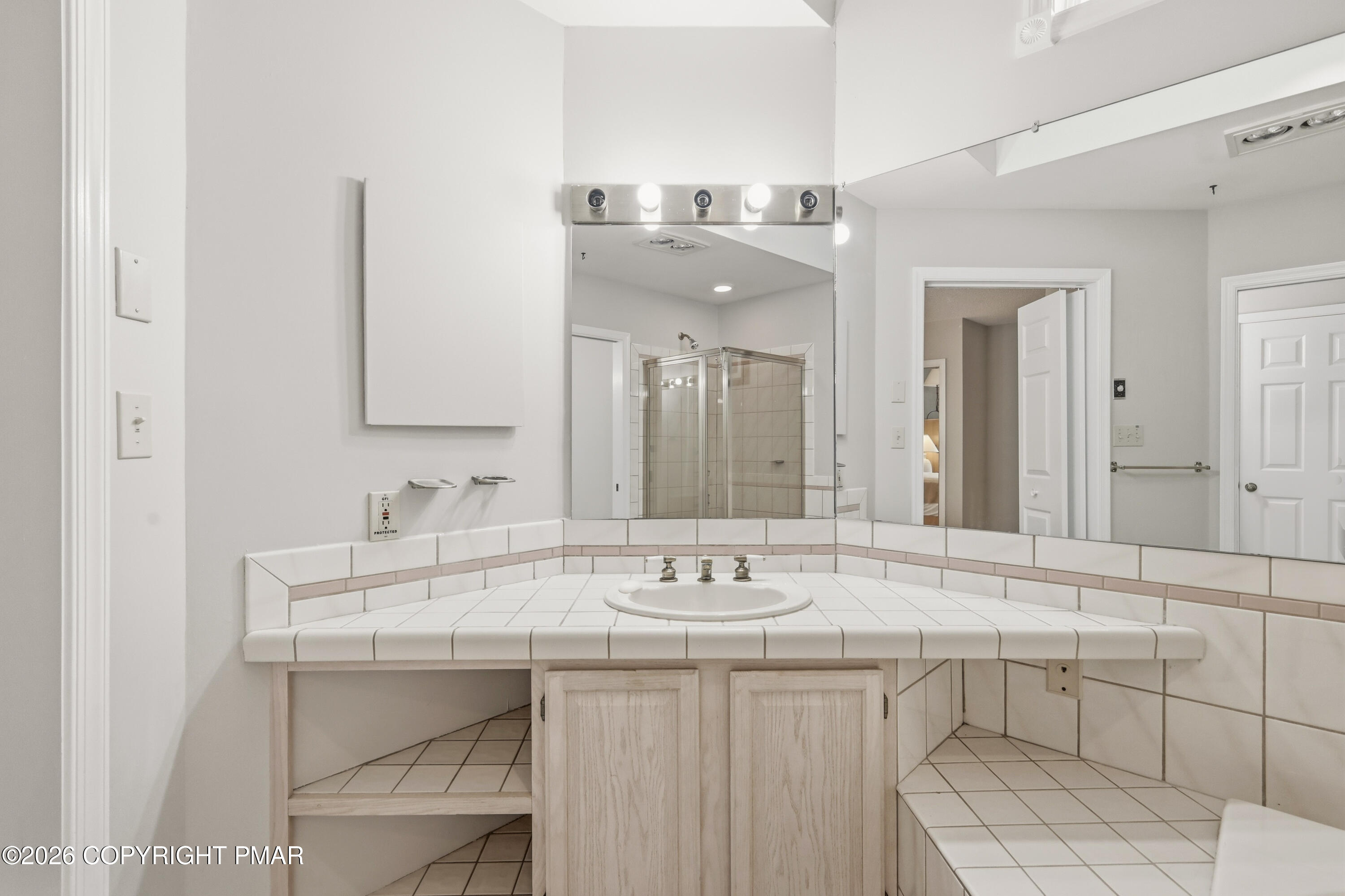 76 Laurelwoods Drive Property Photo 16