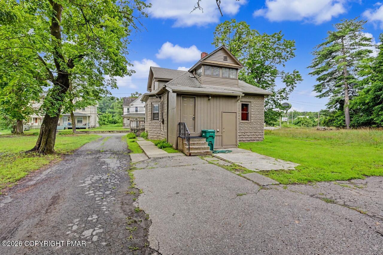 1198 W Main Street Property Photo 7