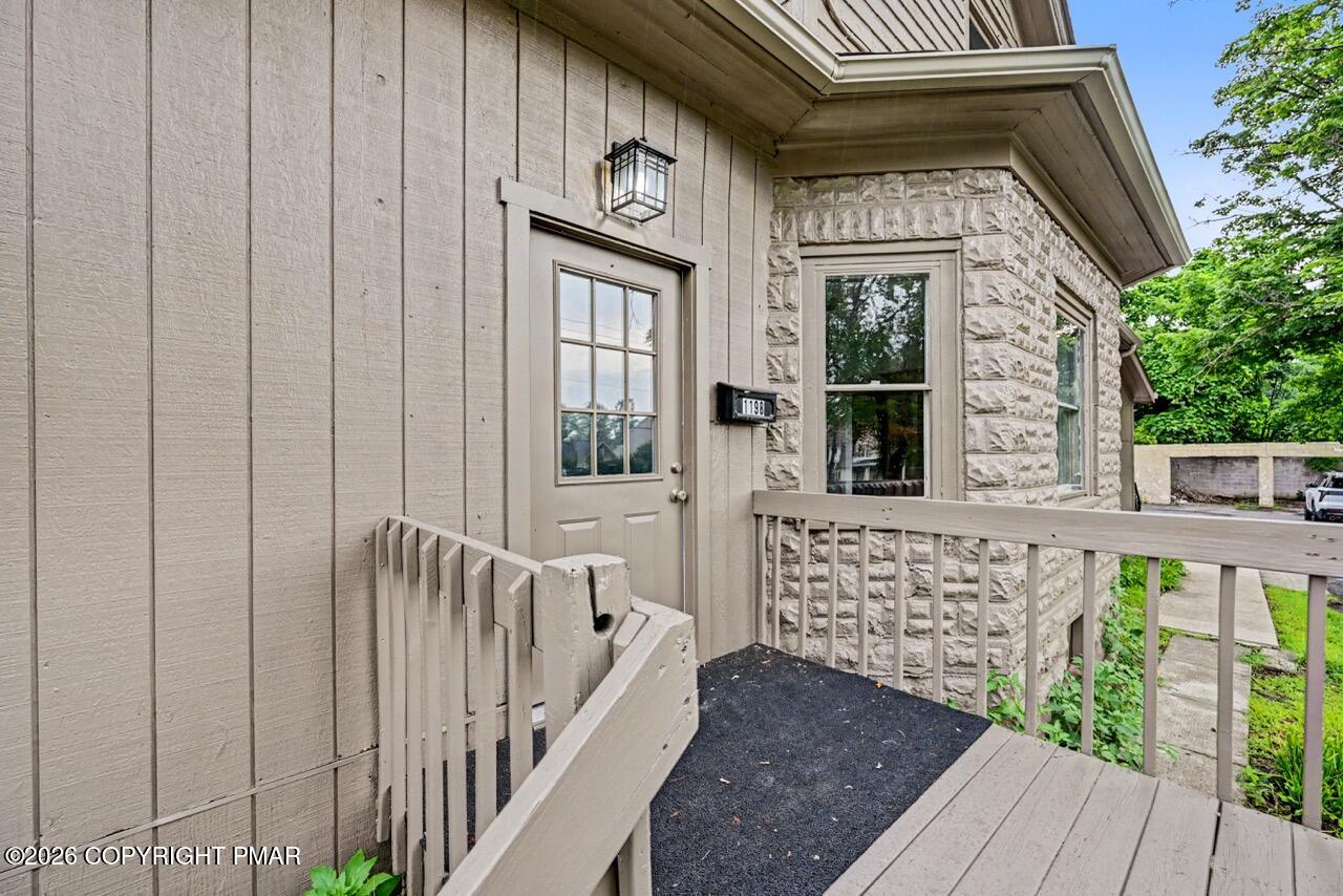 1198 W Main Street Property Photo 9