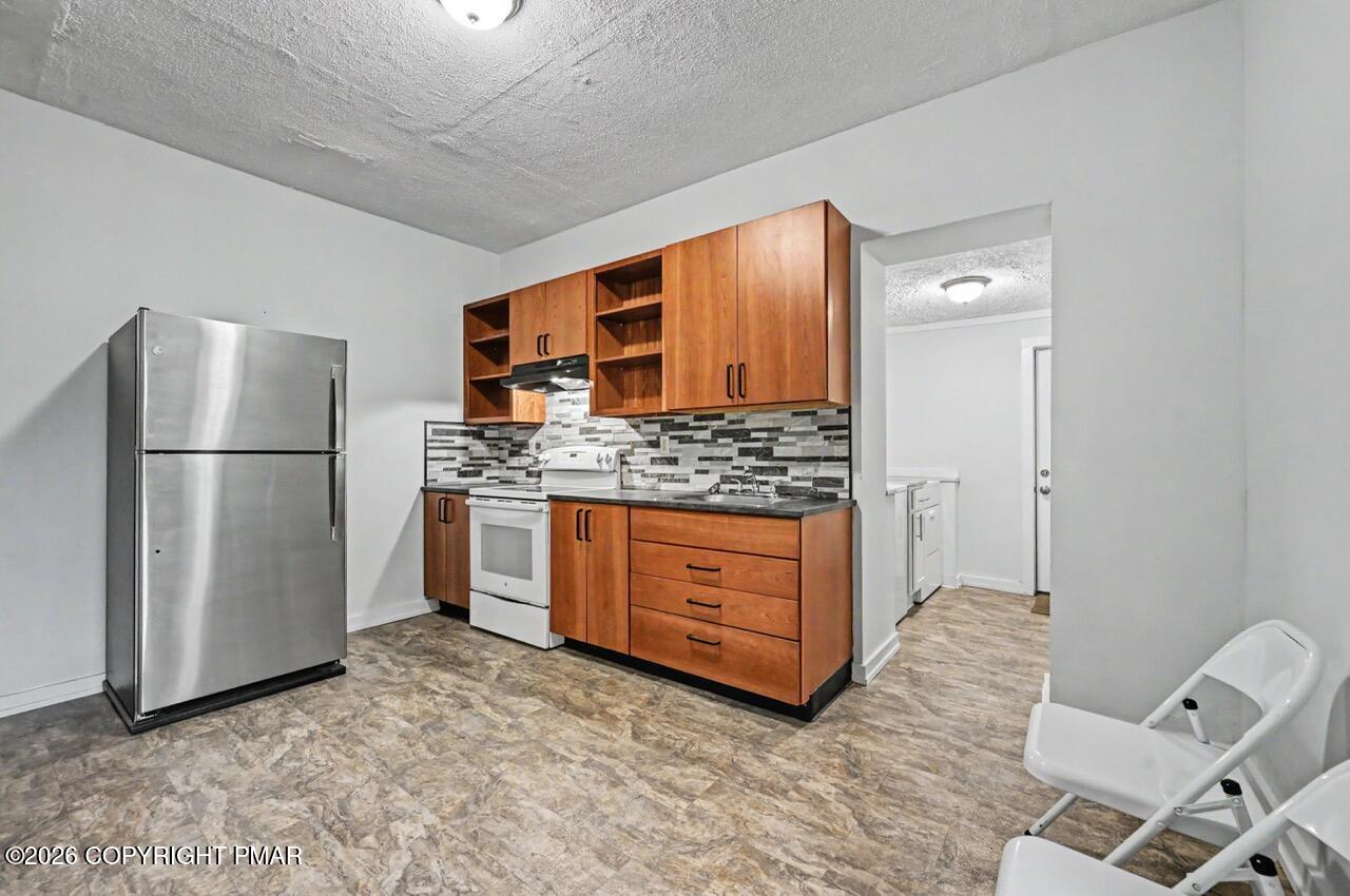 1198 W Main Street Property Photo 17