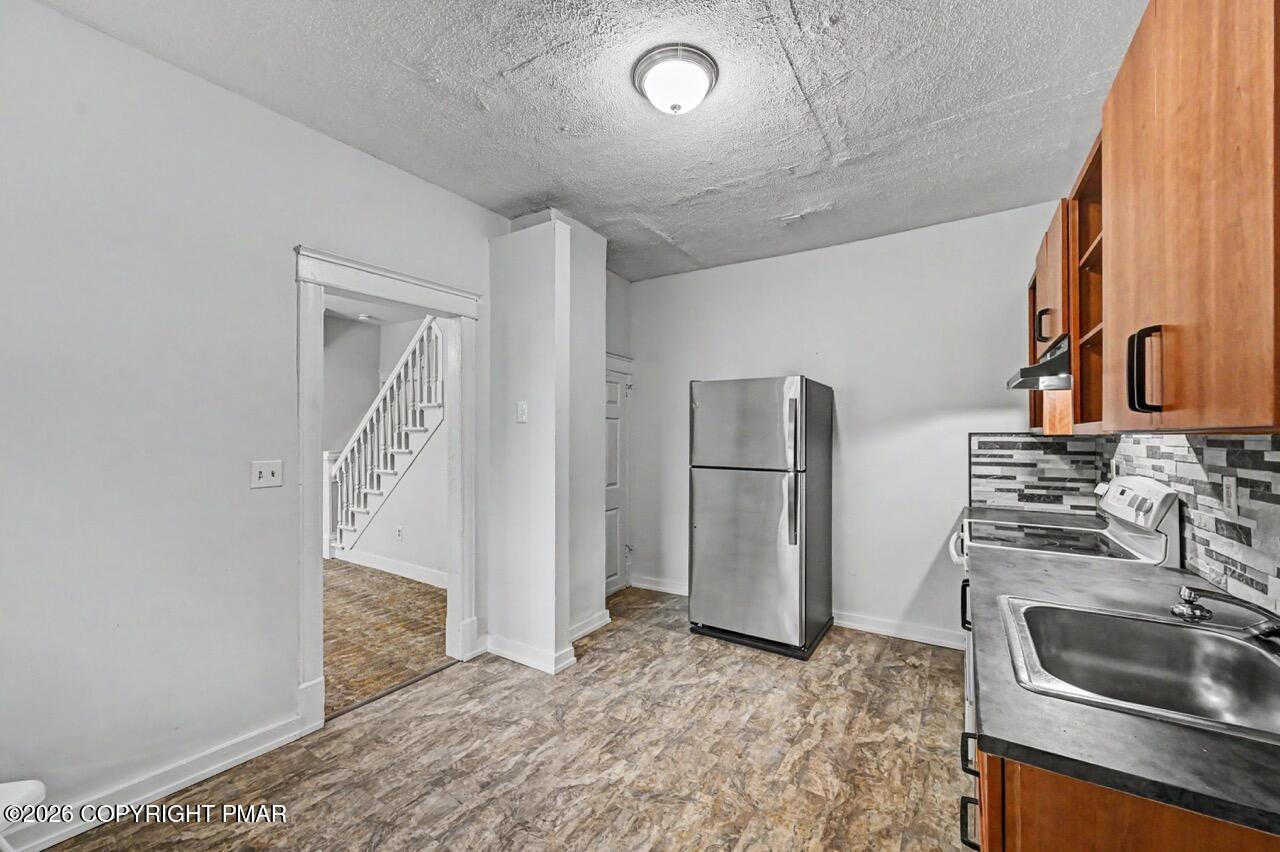 1198 W Main Street Property Photo 19
