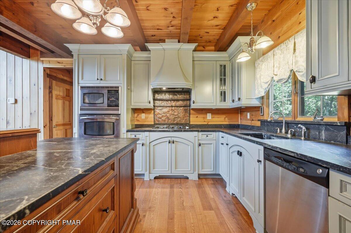 14 E Point Road Property Photo 18