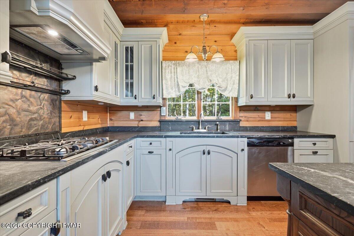 14 E Point Road Property Photo 19