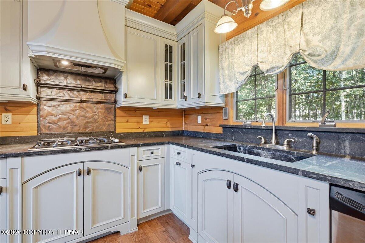14 E Point Road Property Photo 20