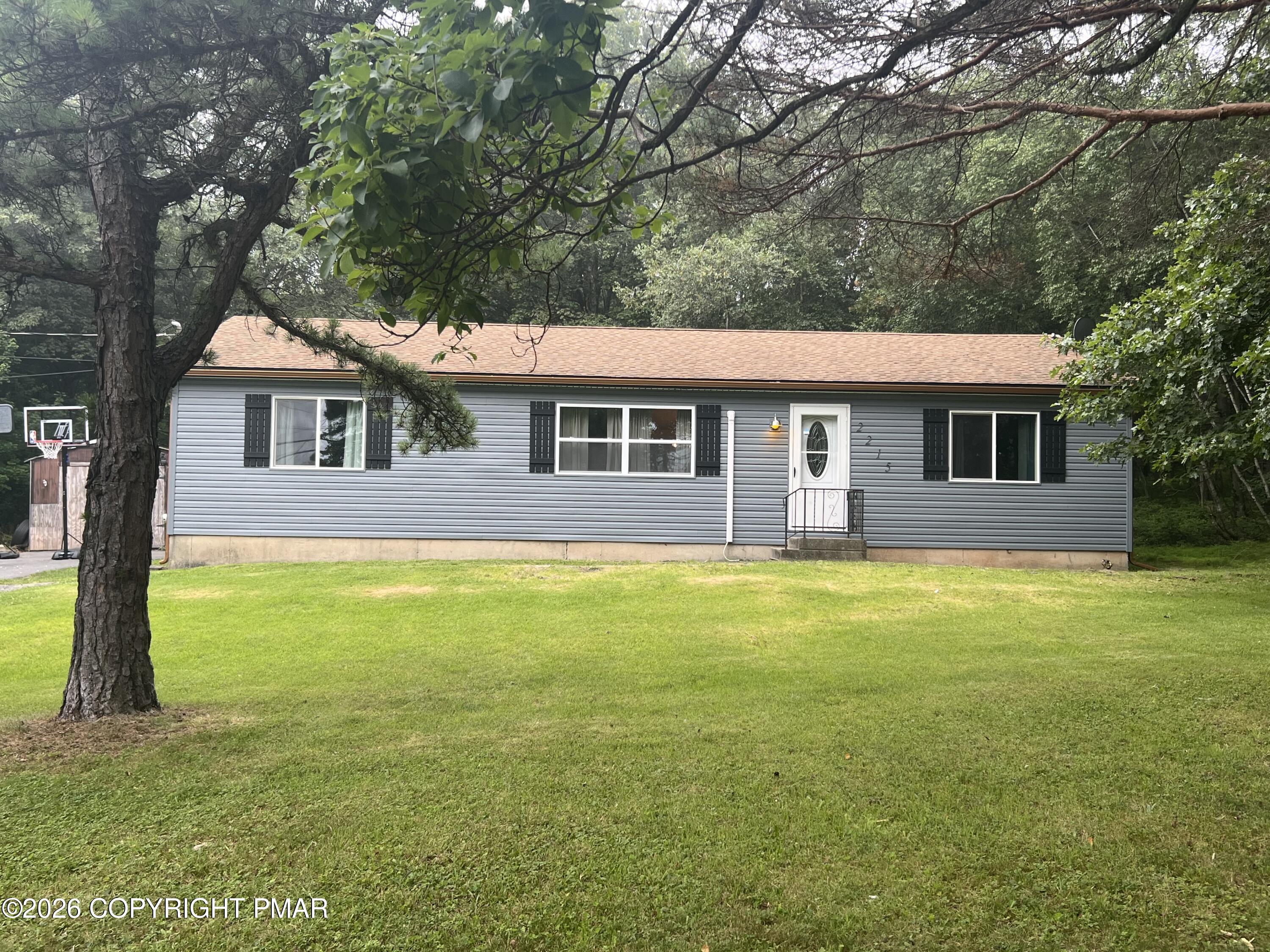 2215 Yellowstone Drive Property Photo 1