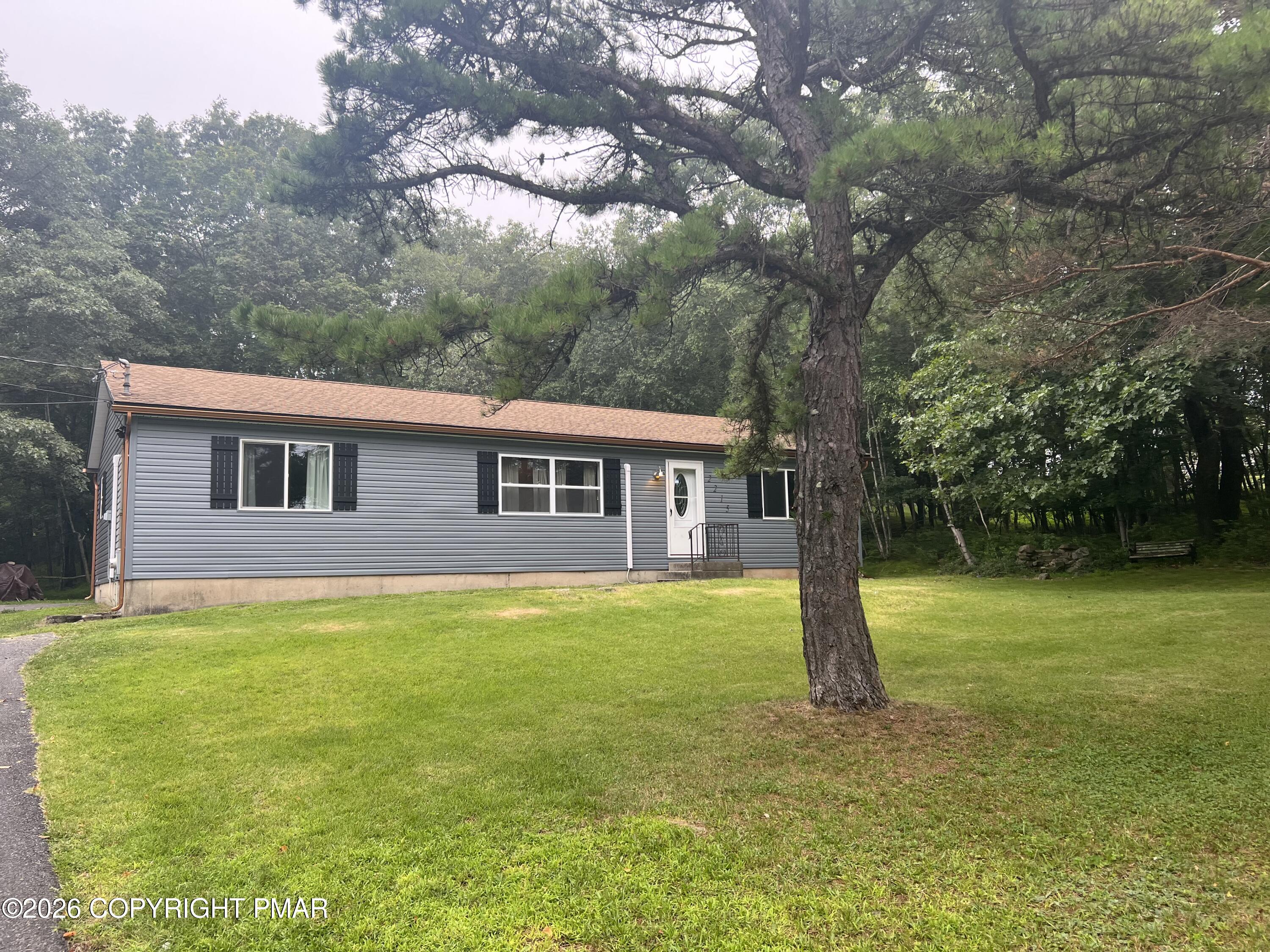2215 Yellowstone Drive Property Photo 3
