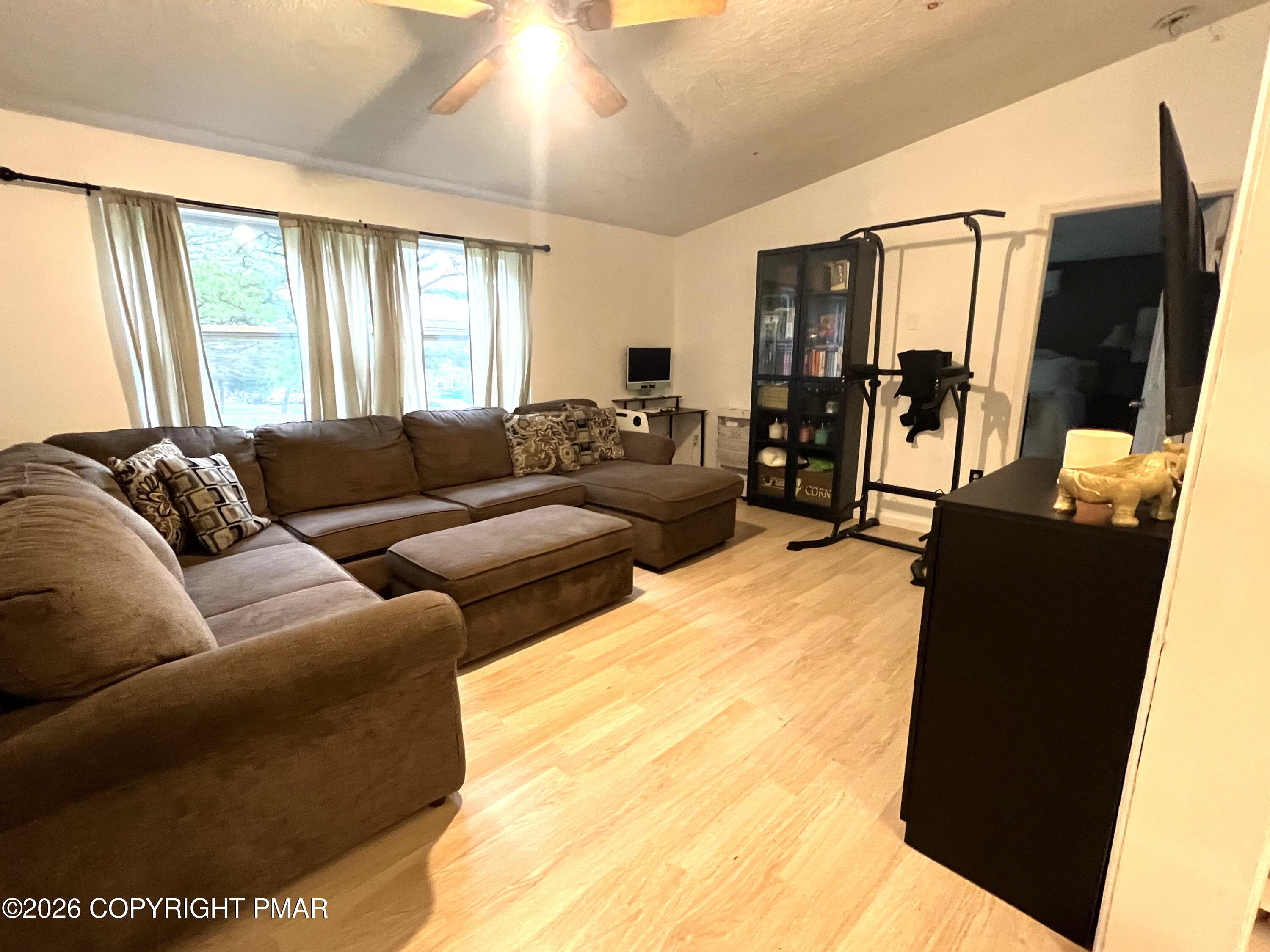 2215 Yellowstone Drive Property Photo 10