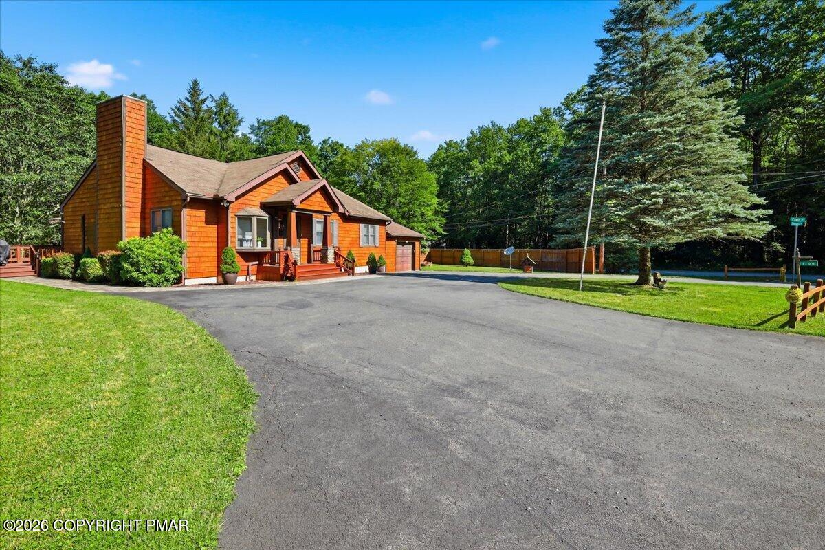 1100 Blackberry Road Property Photo 3