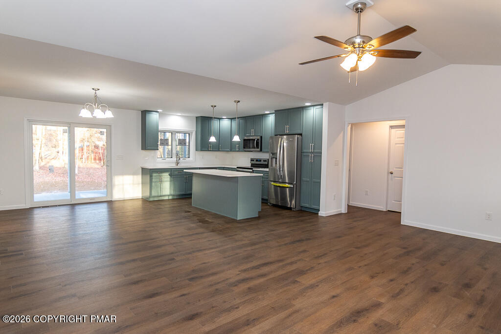 3209 Wood Crest Ave 129 Avenue Property Photo 4