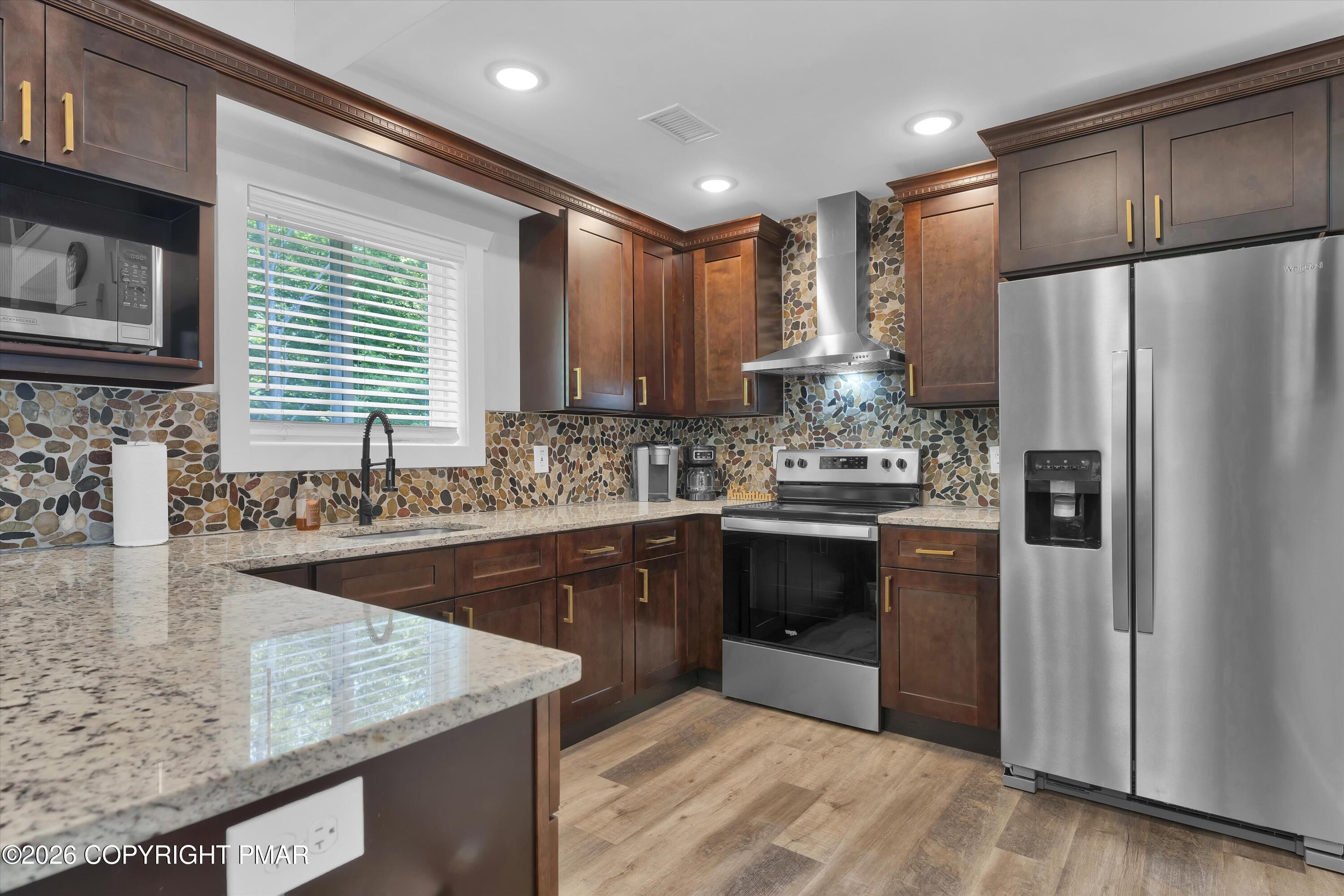 139 Lucretius Trail Property Photo 3