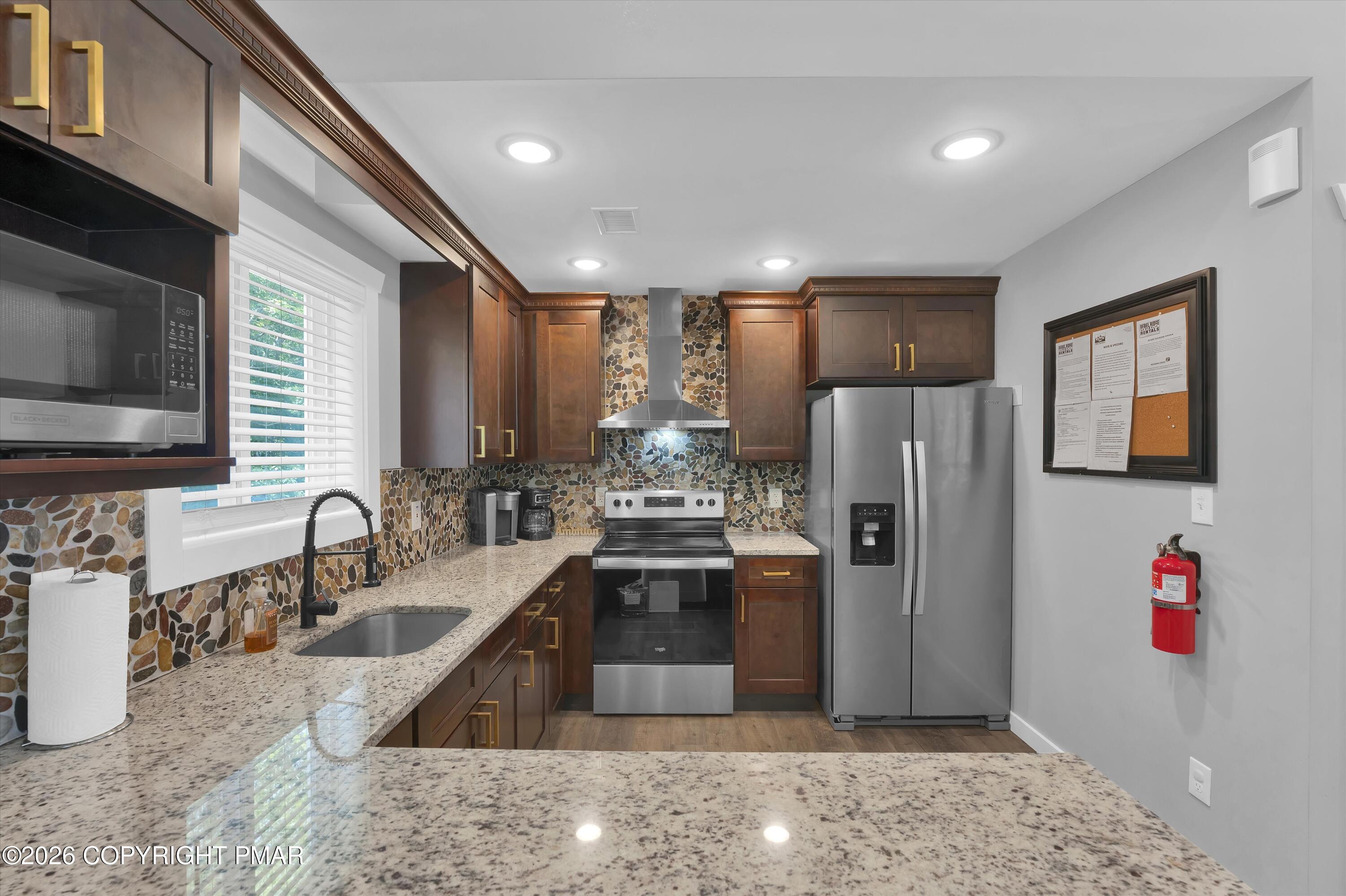 139 Lucretius Trail Property Photo 12