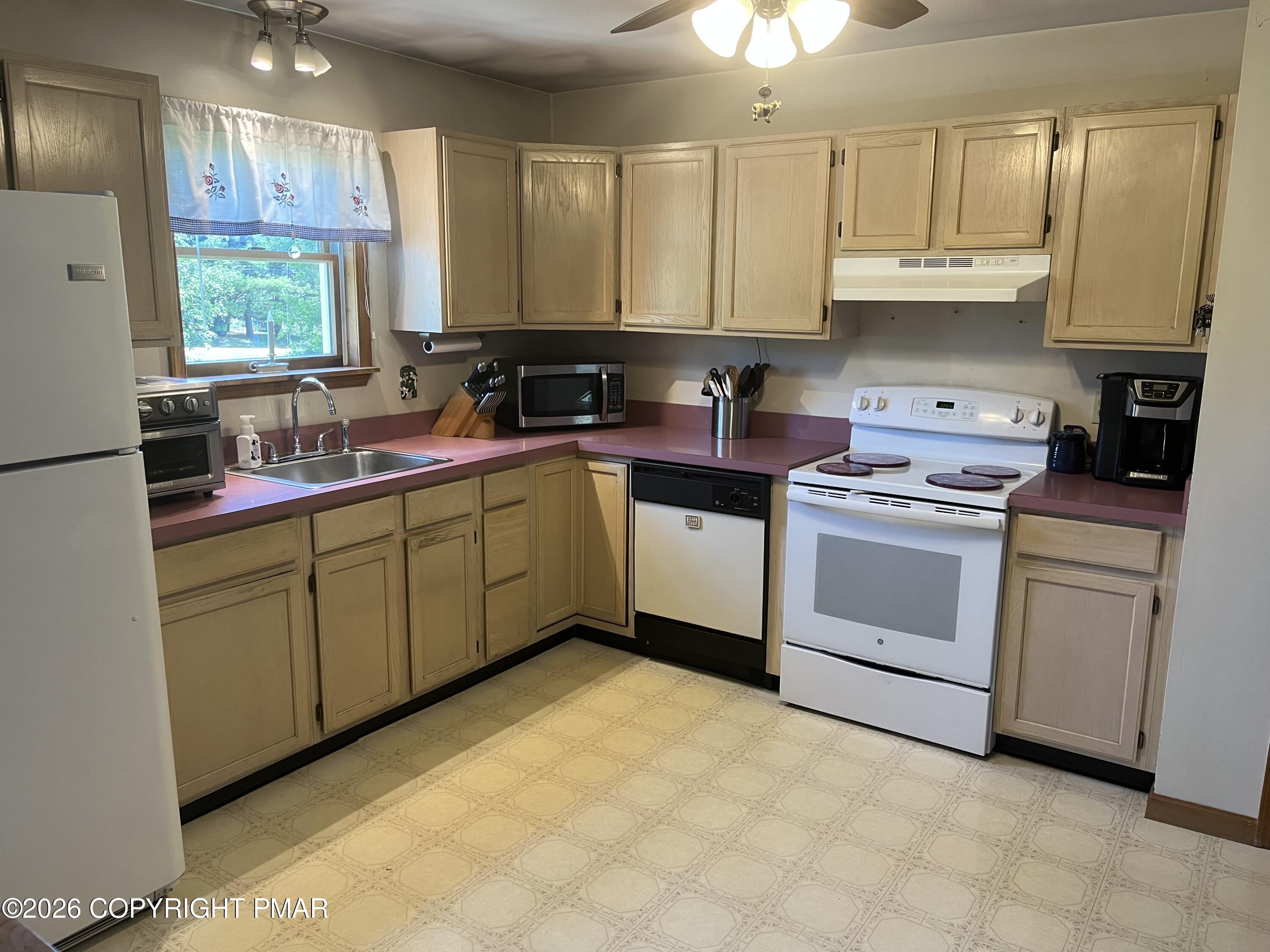 122 Corinne Court Property Photo 6