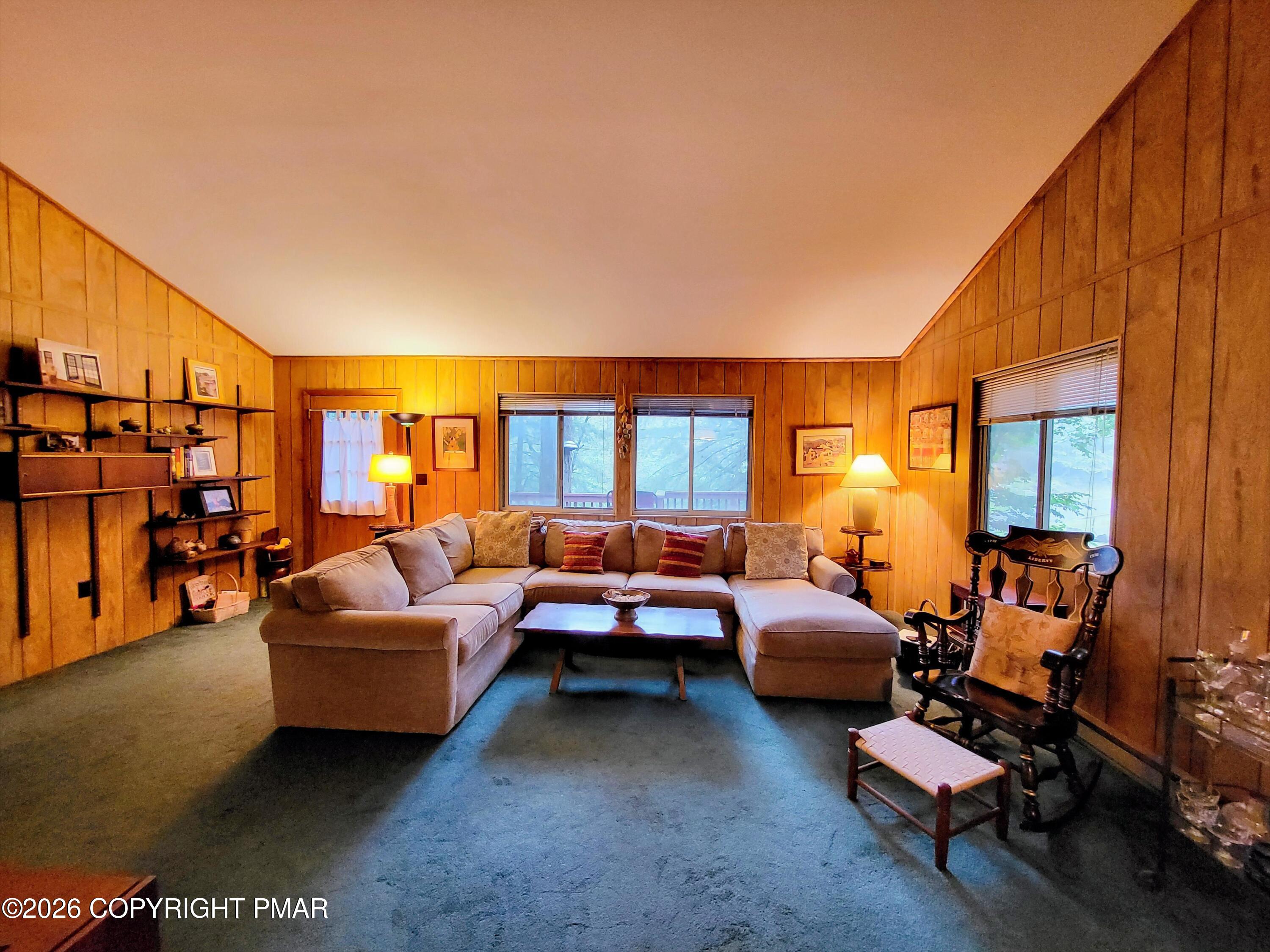 257 Saunders Drive Property Photo 3